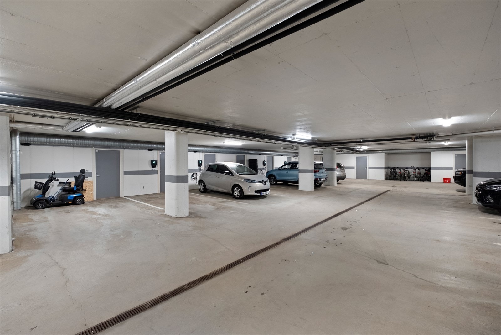 Leiligheten disponerer også en bod i felles garasjeanlegg. Galleribilde