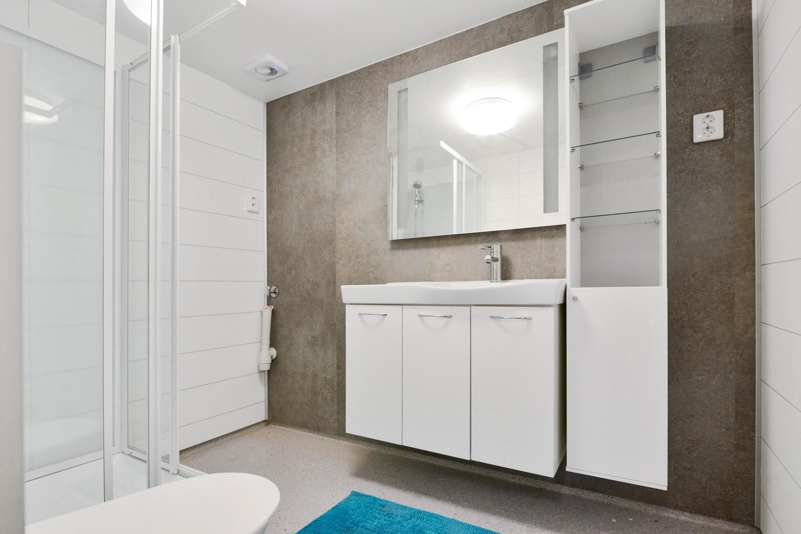 Pent bad (pusset opp i 2015). Opplegg for vaskemaskin. Galleribilde