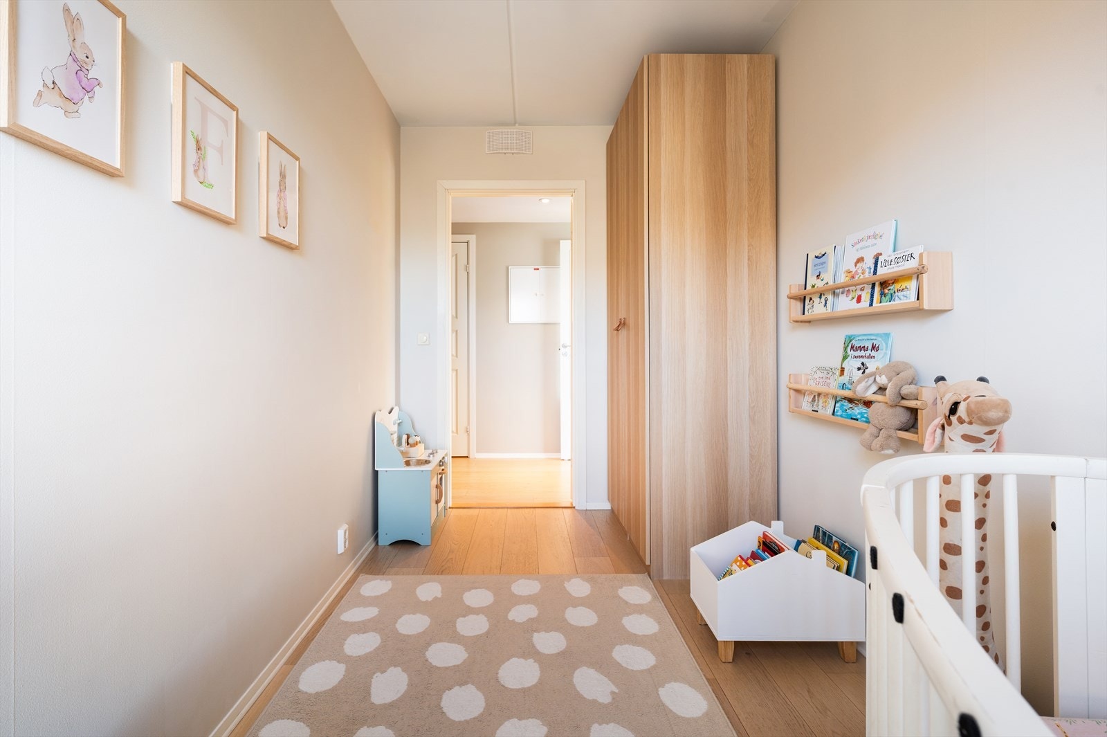 Det er også god plass til garderobeskap. Galleribilde