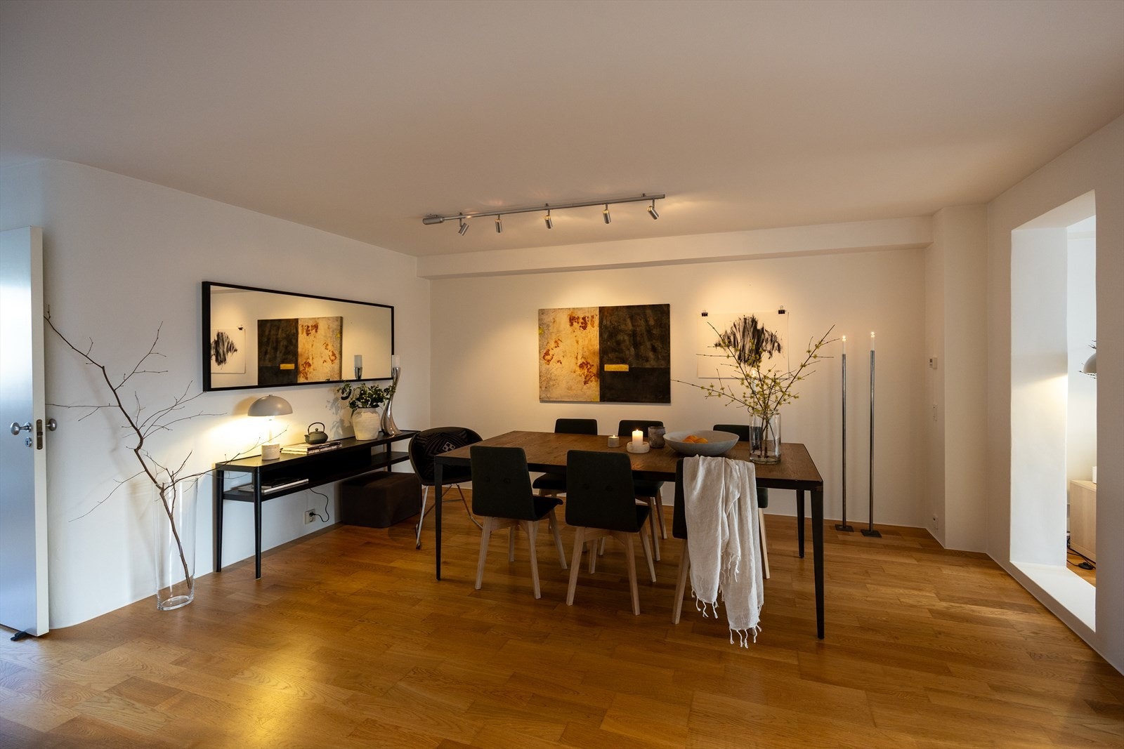 Selgers egne bilder. Galleribilde