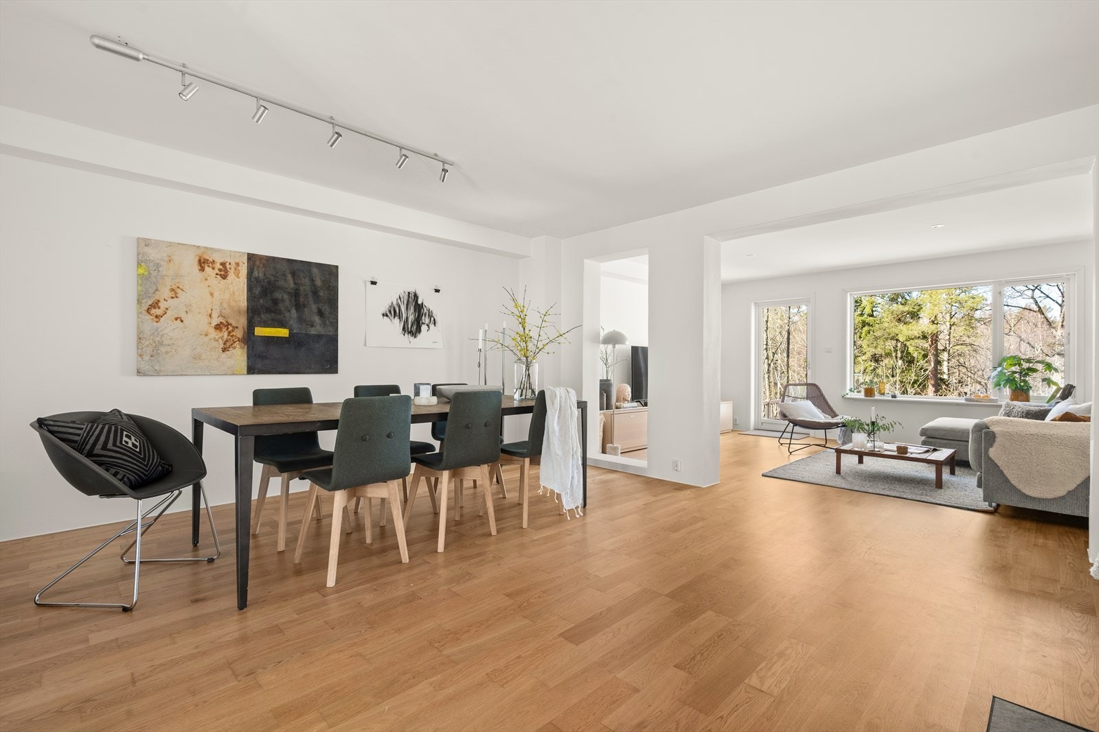Boligen ligger i et rolig og familievennlig boligområde. Galleribilde