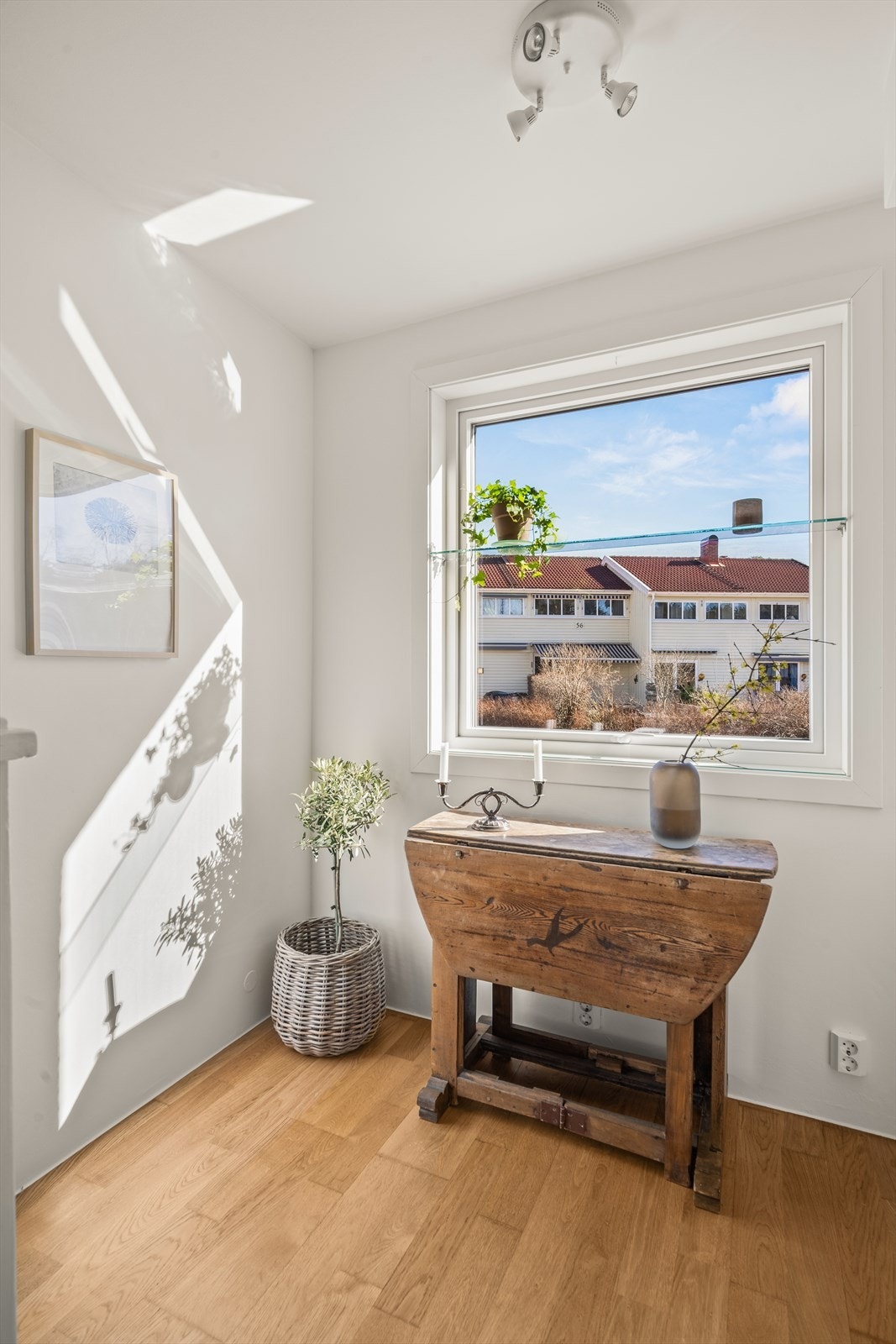 Godt med naturlig lysinnslipp i hele boligen. Galleribilde