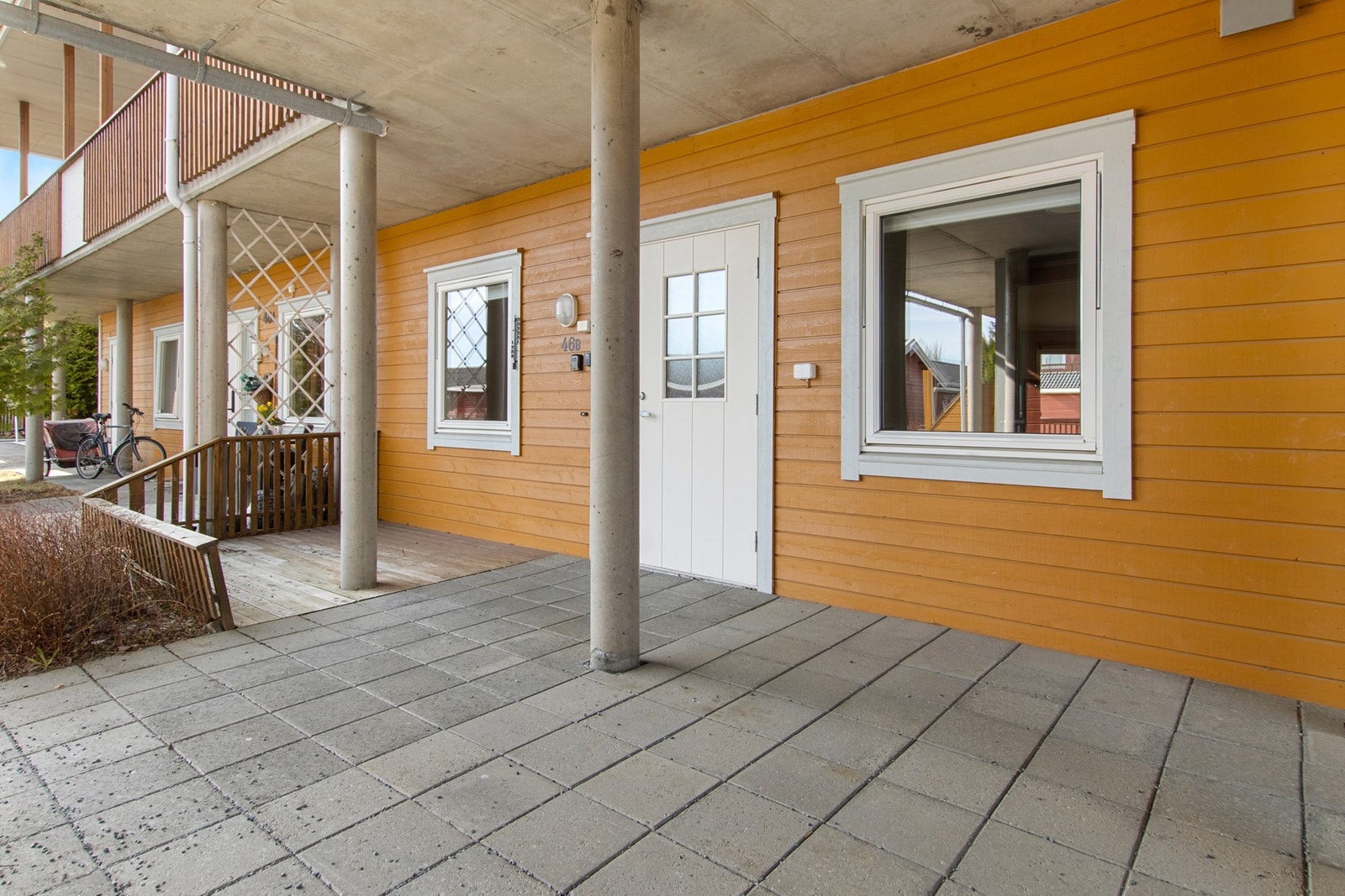Inngangsparti med platt. Galleribilde