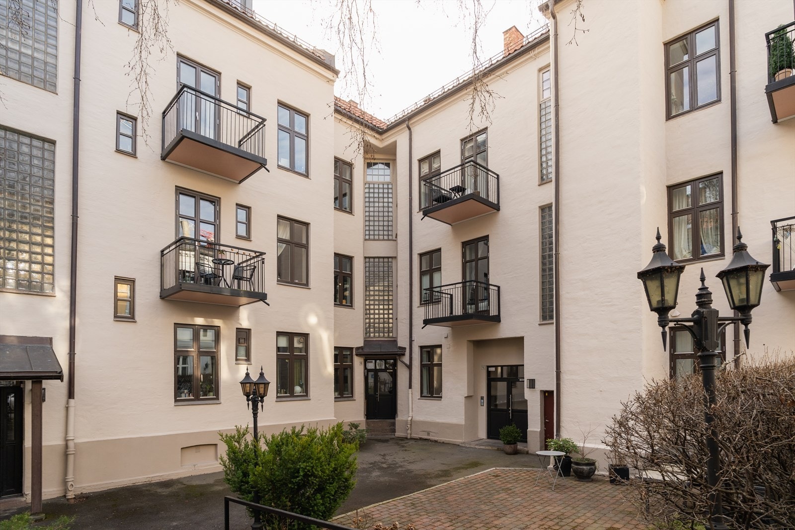 Bygget er fra 1892 og består av 22 boligseksjoner og 3 næringsseksjoner Galleribilde