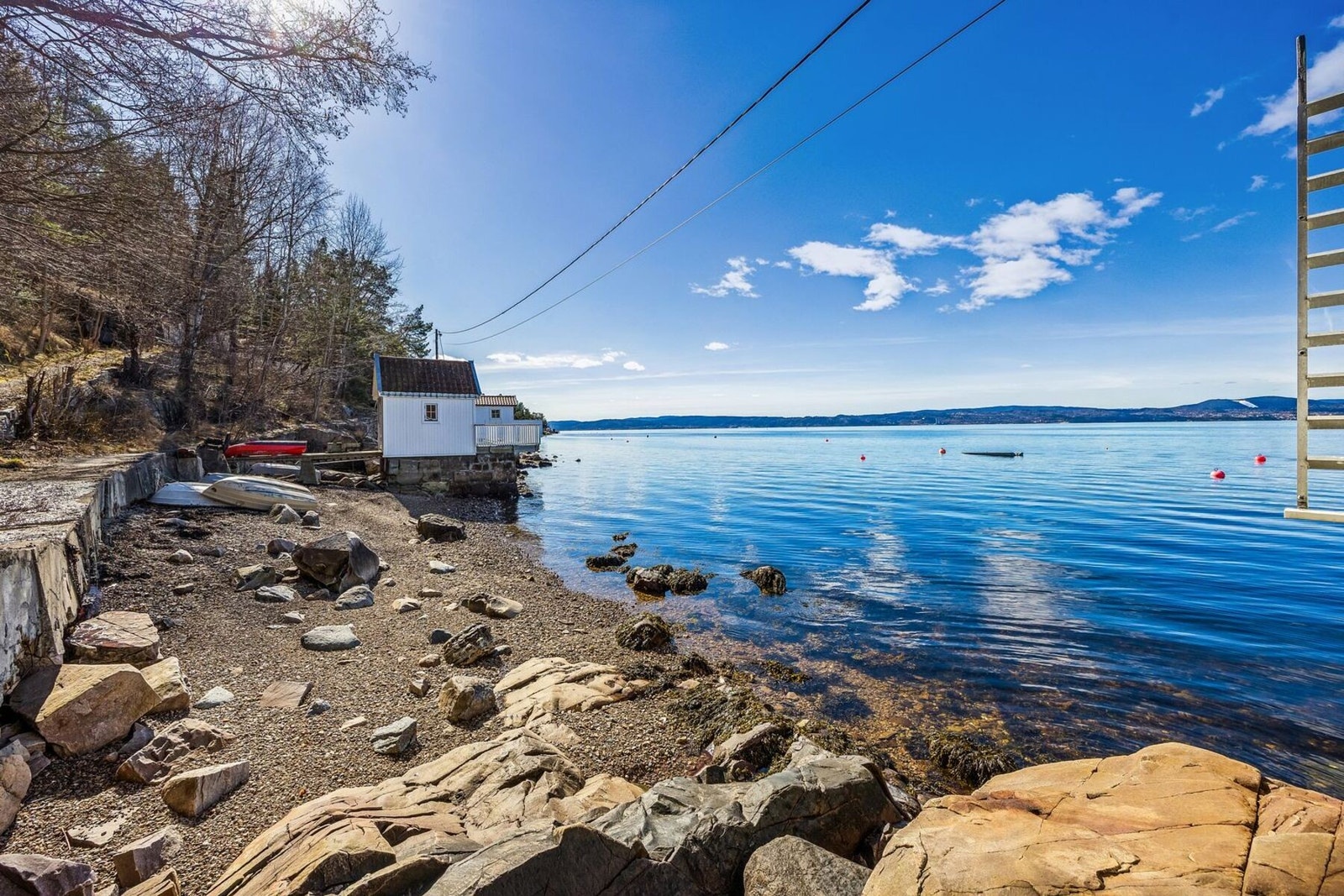 Her er det også en egen strandparsell med mulighet for bøye. Galleribilde