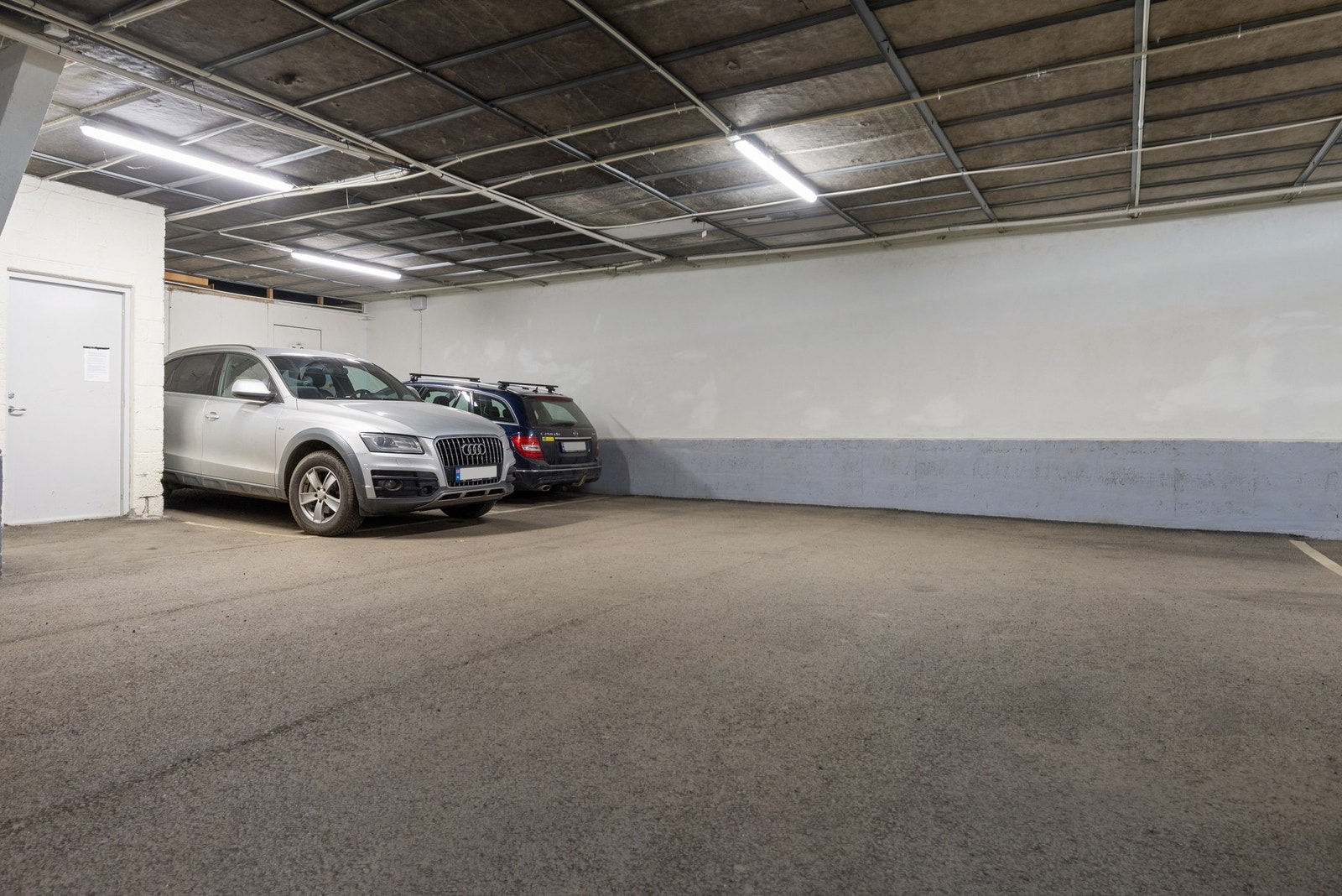 Med leiligheten følger en garasjeplass. Mulighet for å installere lader. Galleribilde