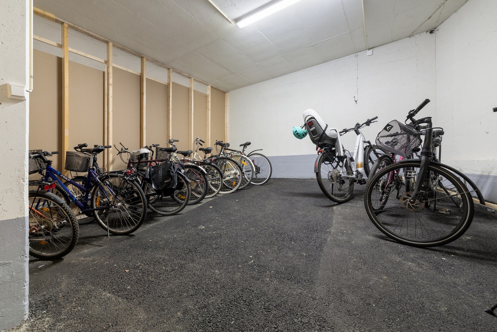 Felles sykkelparkering. Galleribilde