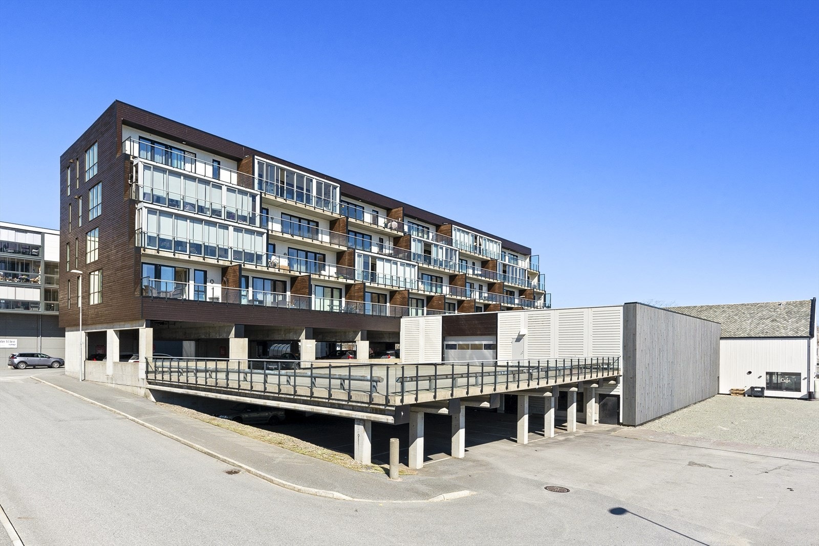 Alexander Nygård v/ Aktiv Eiendomsmegling Jæren har gleden av å presentere Stasjonsvegen 26! Foto: Per Bendiksen Galleribilde