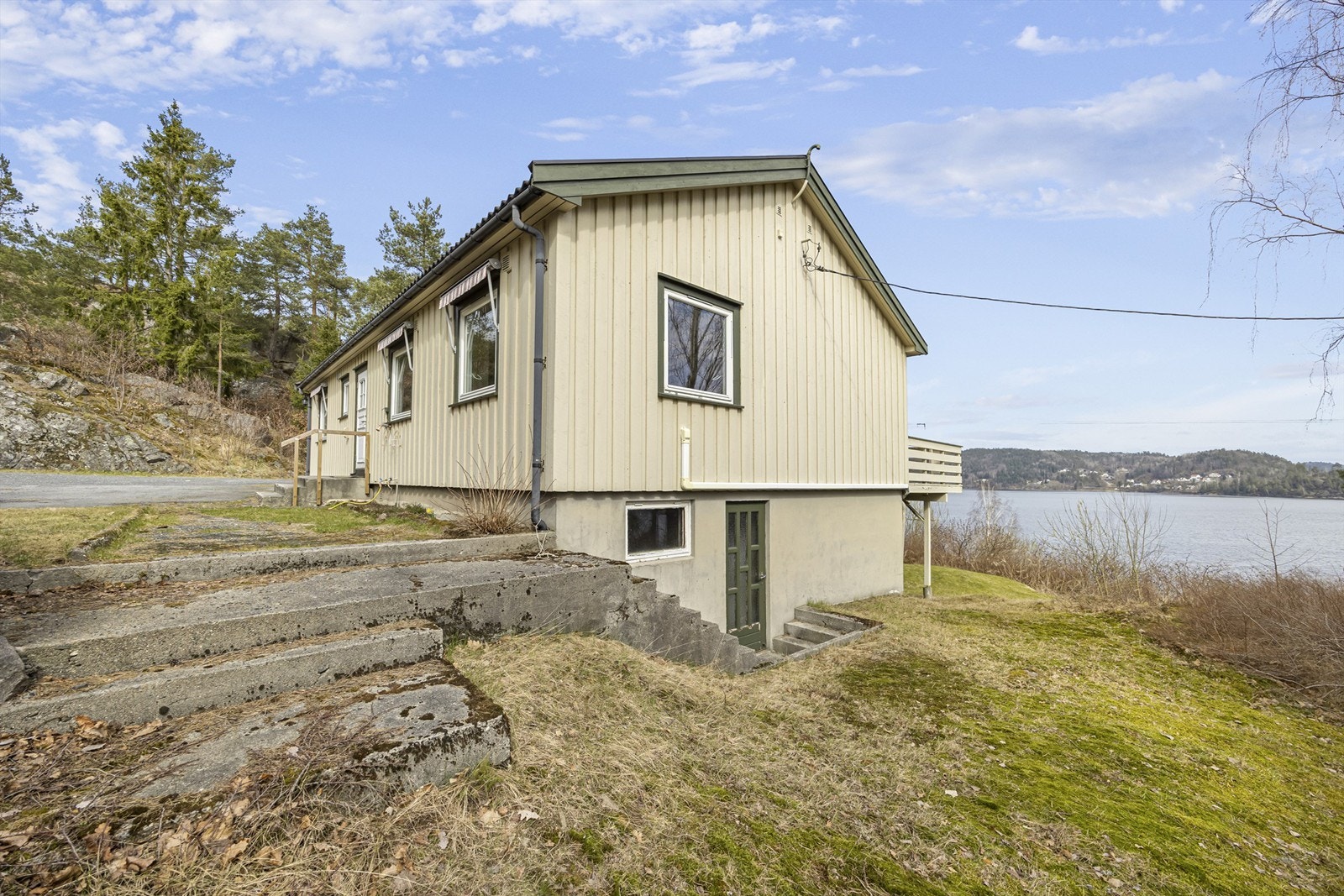 Stor tomt på rett under syv mål. Galleribilde