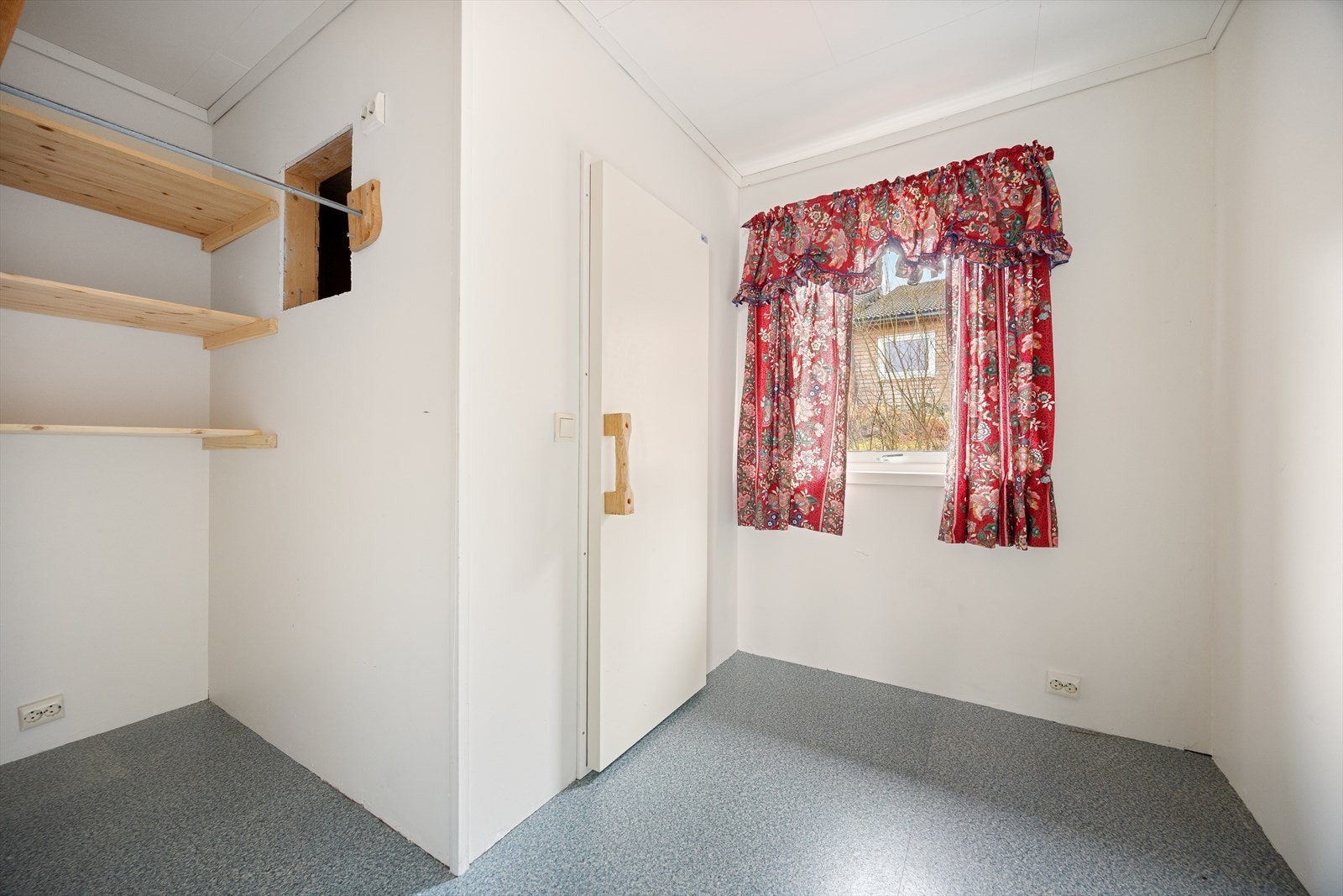 Disponibelt rom med tilknytning til kjølerom. Dette er ikke funksjonibelt i dag. Galleribilde