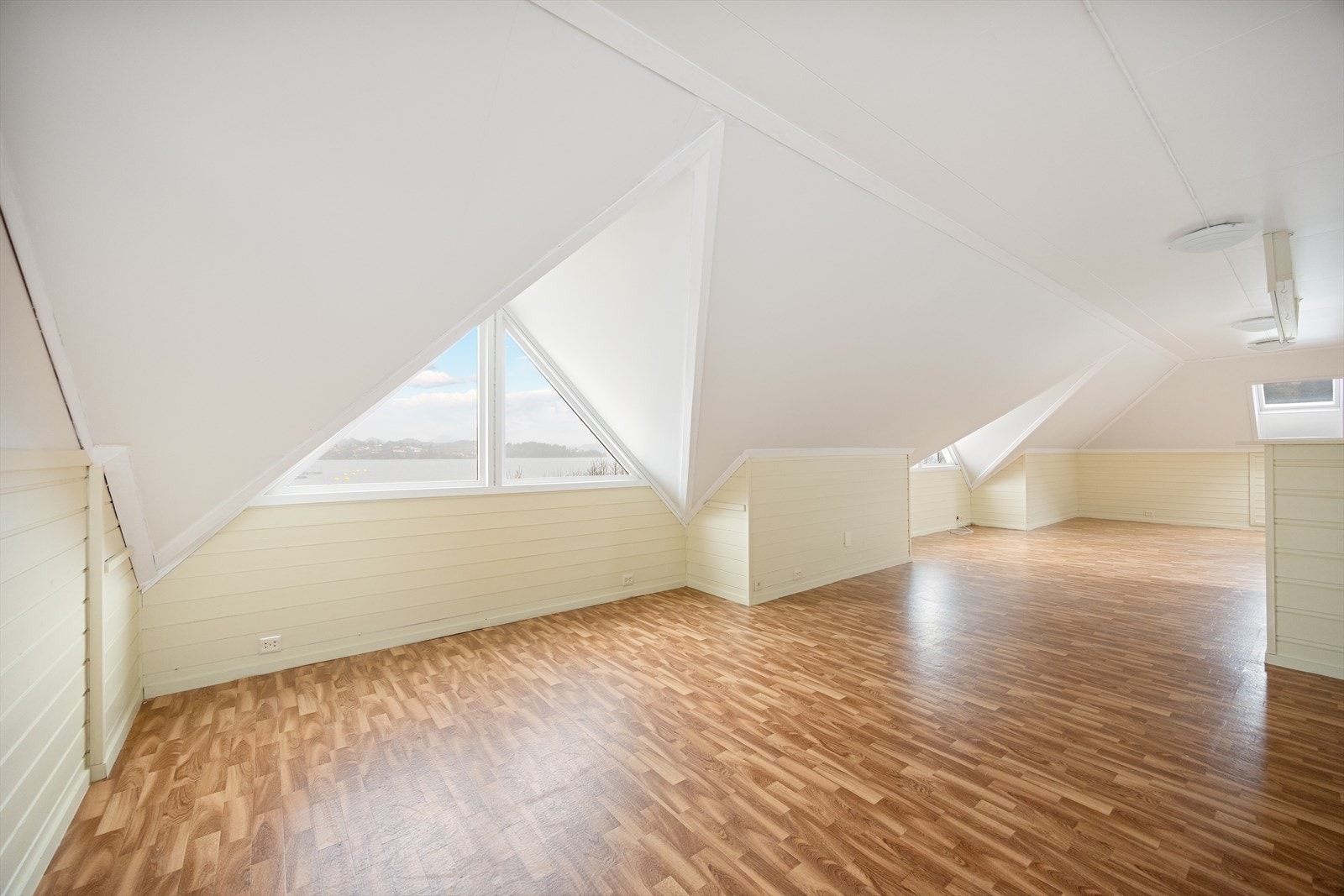Meget romslig loftsrom med masse muligheter. Galleribilde