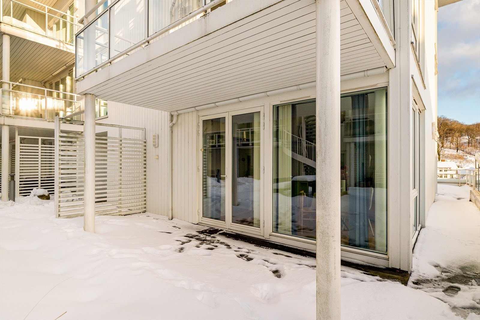 Vestvendt uteplass Galleribilde