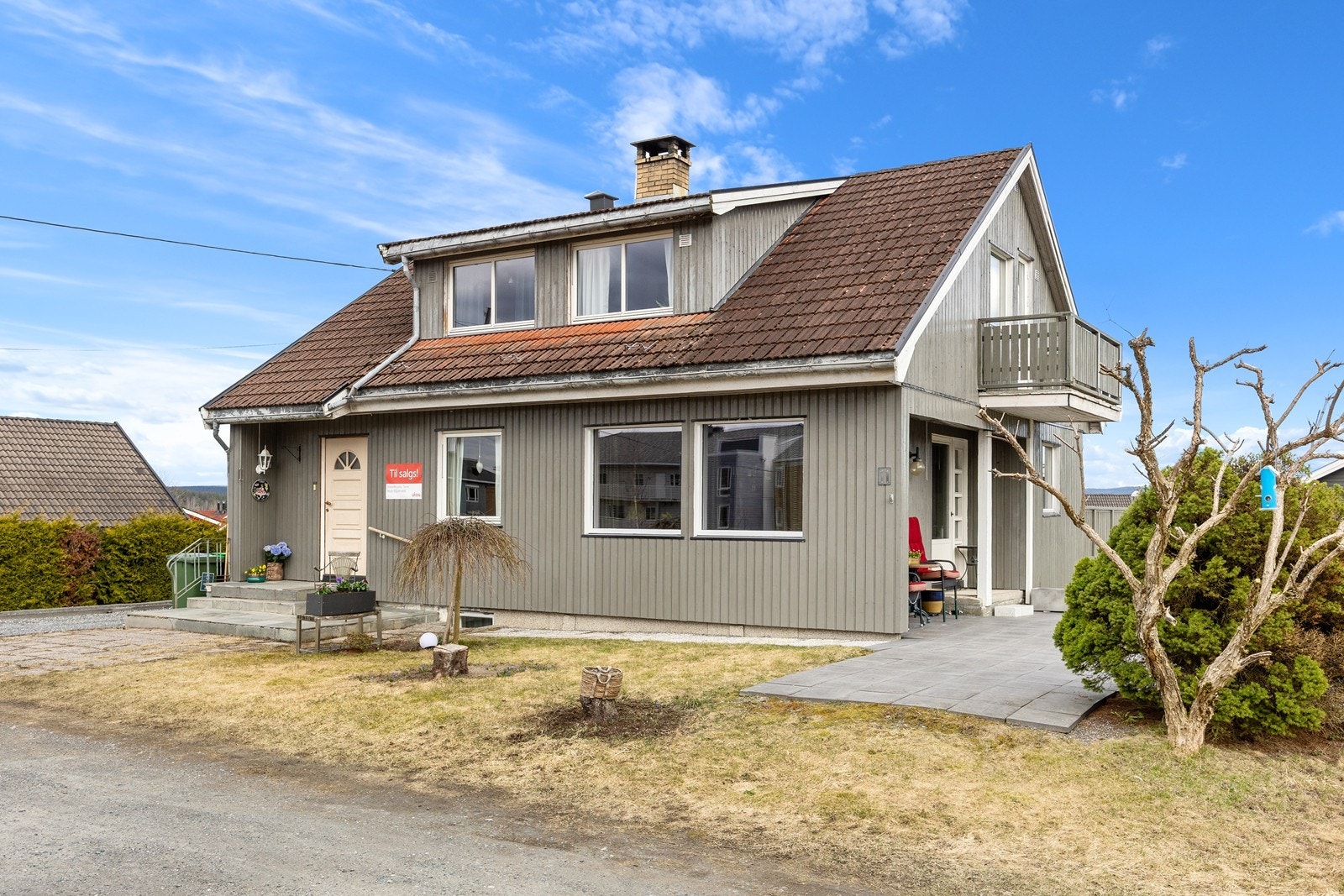 Det er også fin plass til enkel utegruppe ved inngangspartiet. Galleribilde