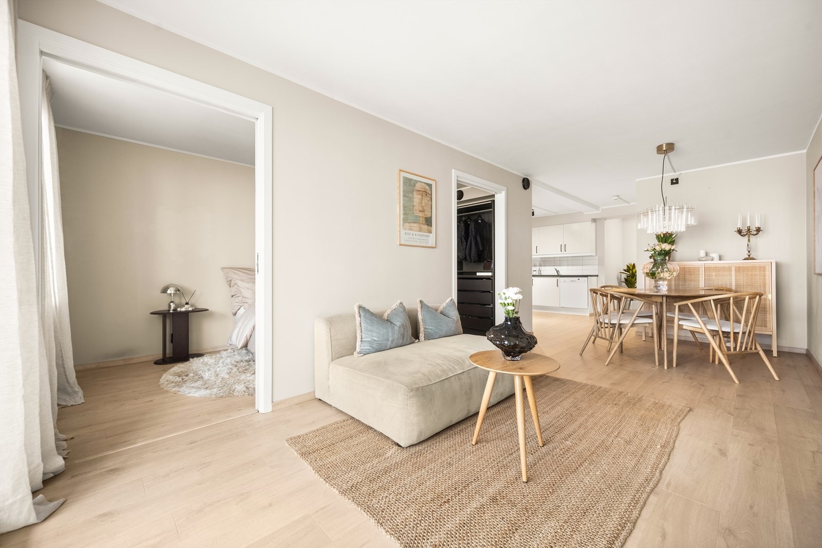 Det er vannbåren varme i hele leiligheten - så her kommer du alltid hjem til en varm og lun bolig. Galleribilde