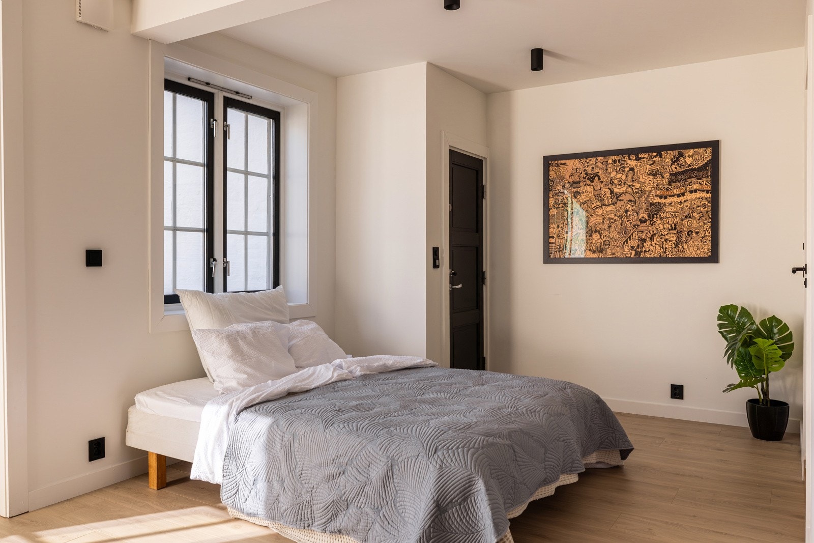 Det er egen inngang inn til hybeldelen. Galleribilde