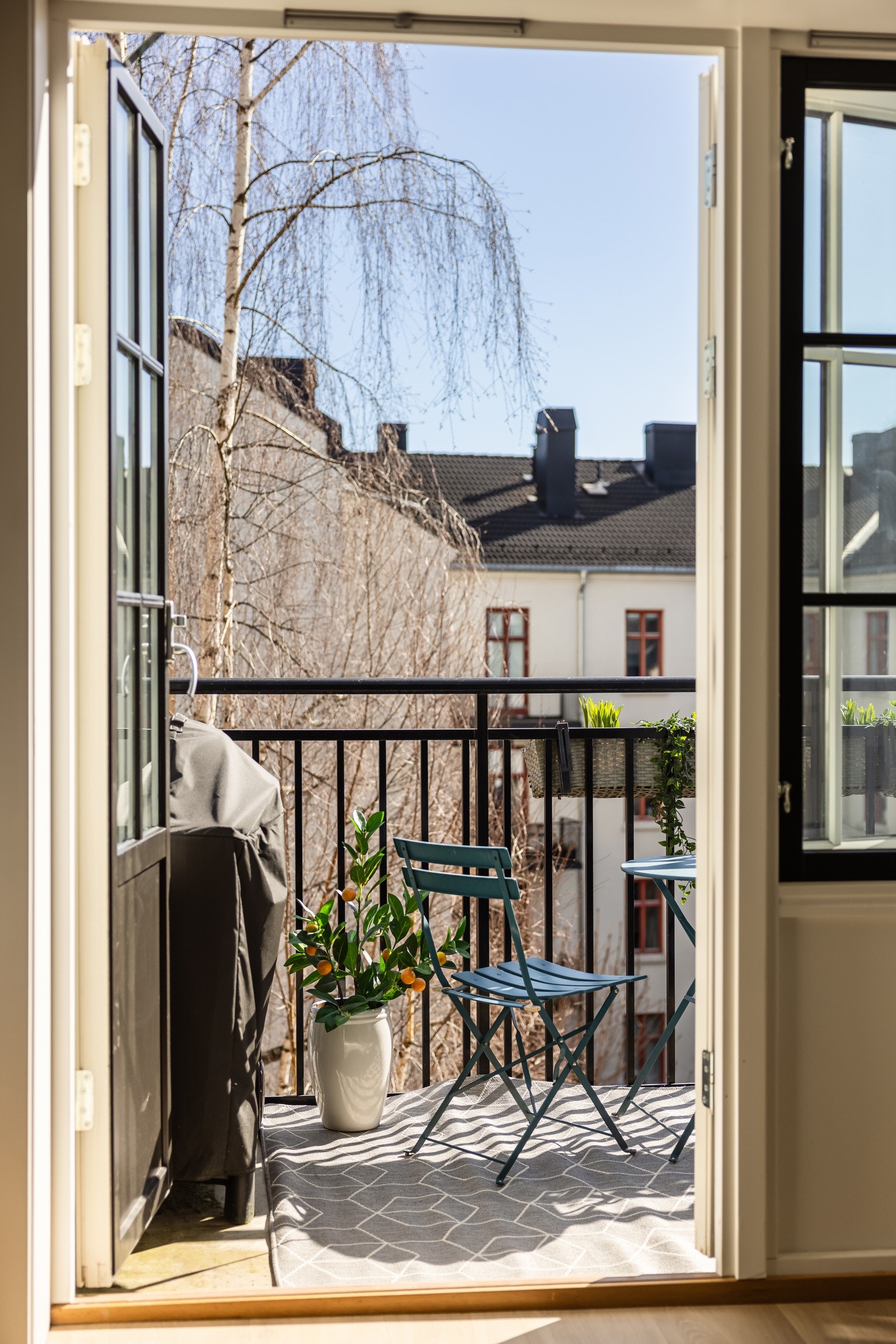 Fra hybelen er det utgang til en solrik balkong på ca. 8 m². Galleribilde