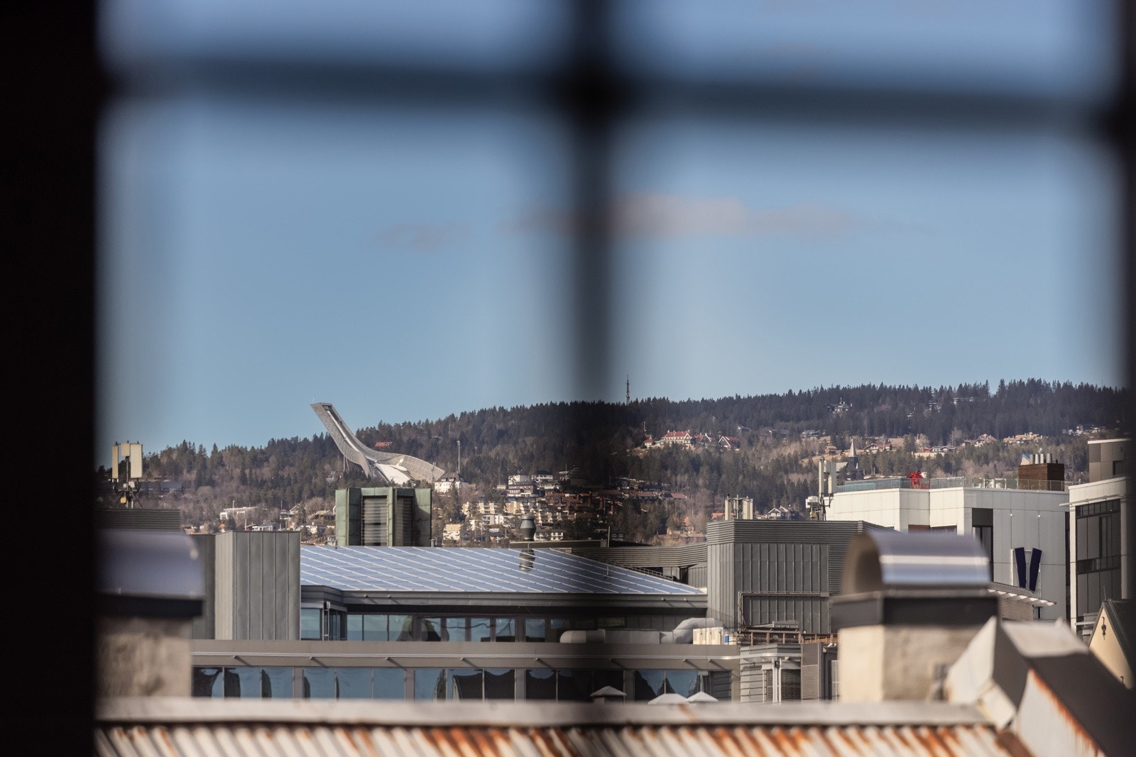 I etasjen er det også en varmepumpen som sørger for et behagelig inneklima året rundt, både som kjøling på varme sommerdager og oppvarming vinterstid. Galleribilde