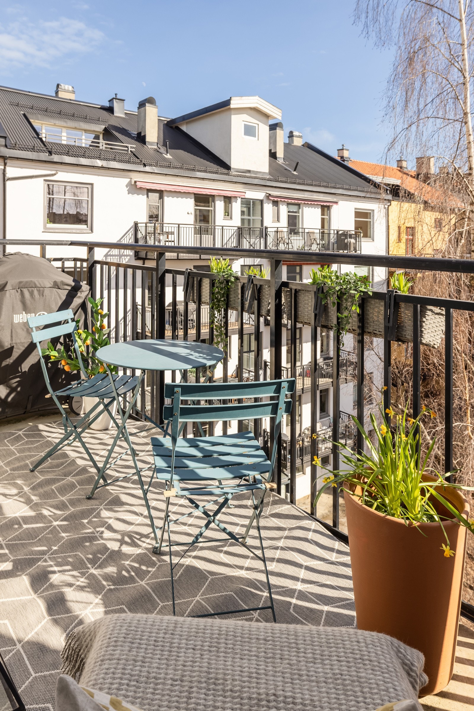 Balkongen vender mot den rolige bakgården. Galleribilde