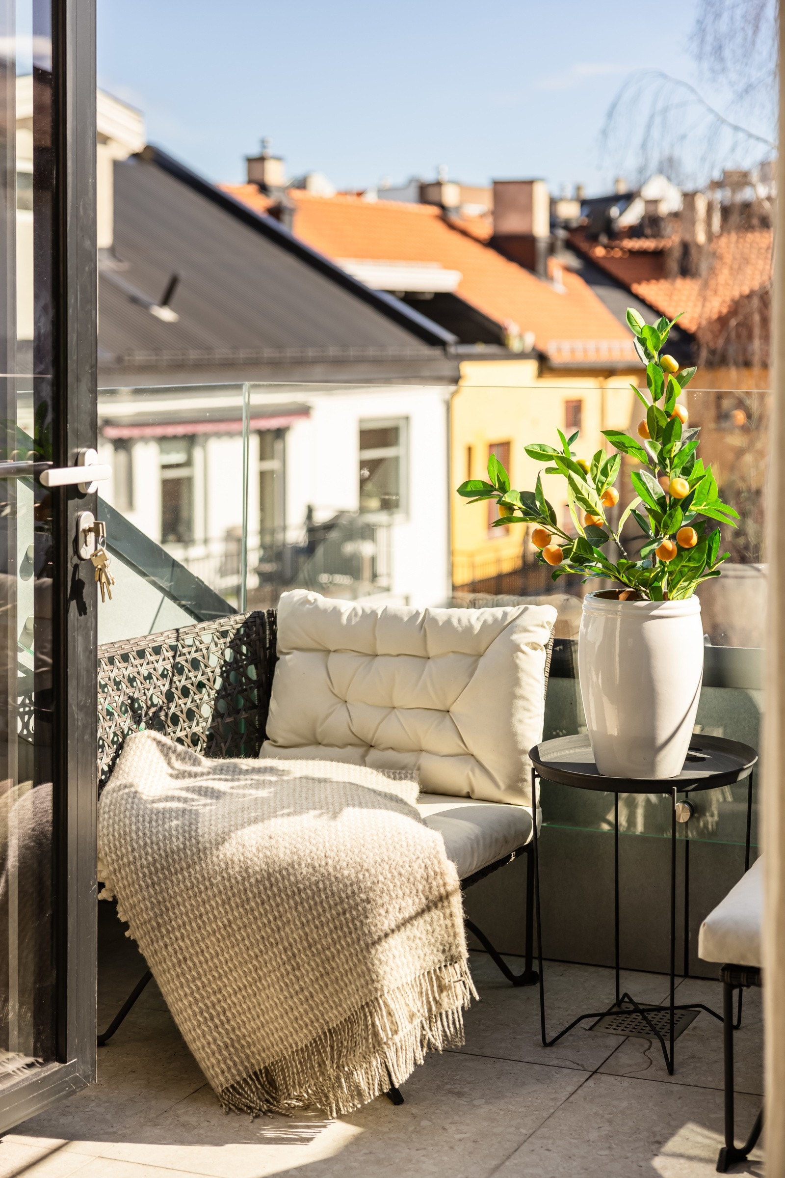 Fra stuen er det utgang til en hyggelig balkong på ca. 4 m². Galleribilde