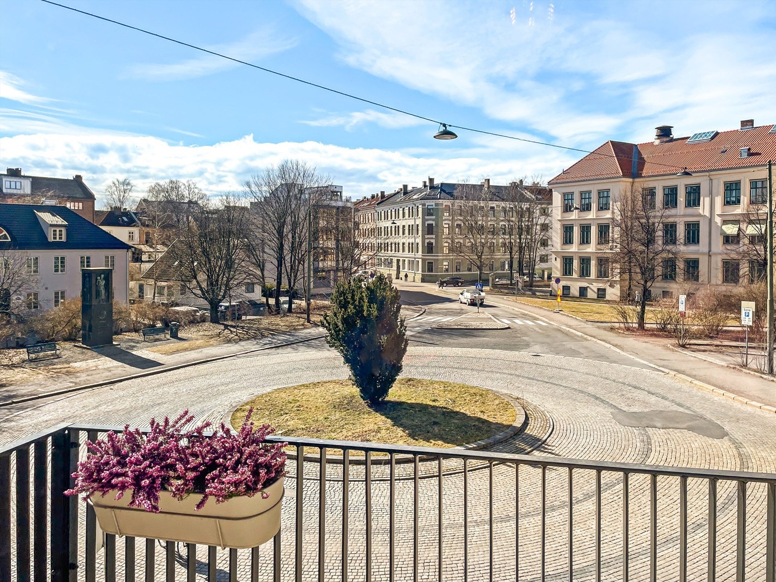 Nyt nærheten til grønne omgivelser. Herfra er det kort vei til turstiene langs Akerselva og rekreasjonsområdene på Voldsløkka. Galleribilde