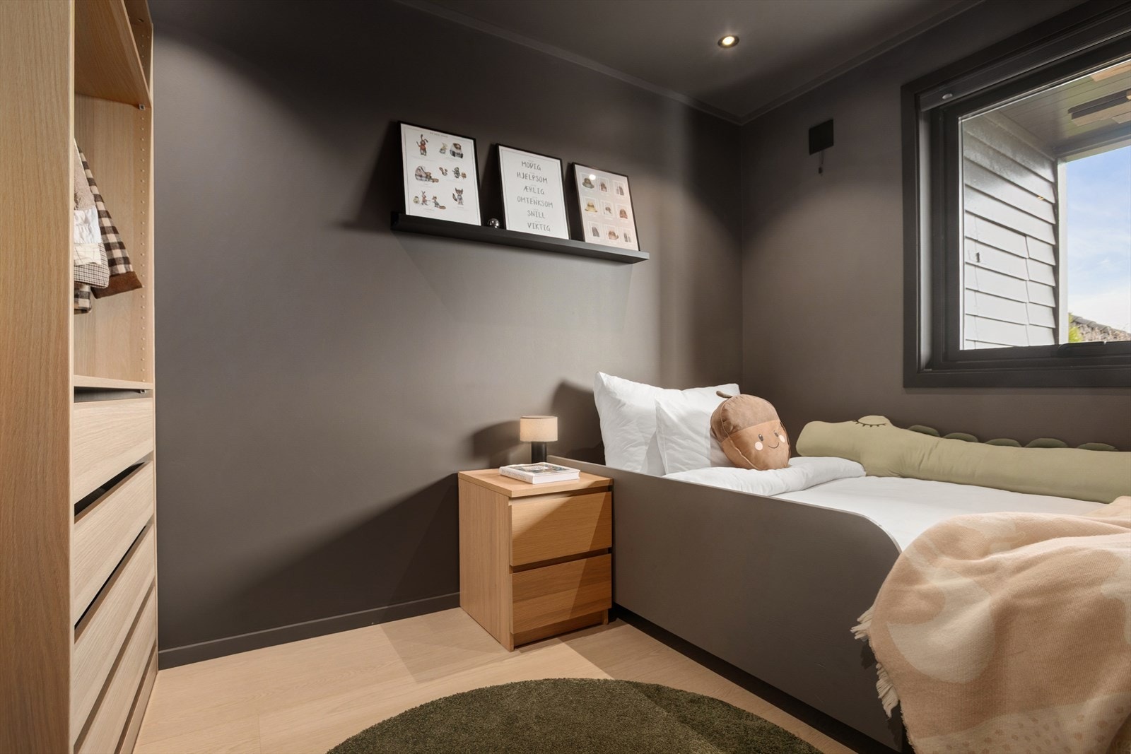 Soverom 3 med varmefolie og downlights i tak Galleribilde