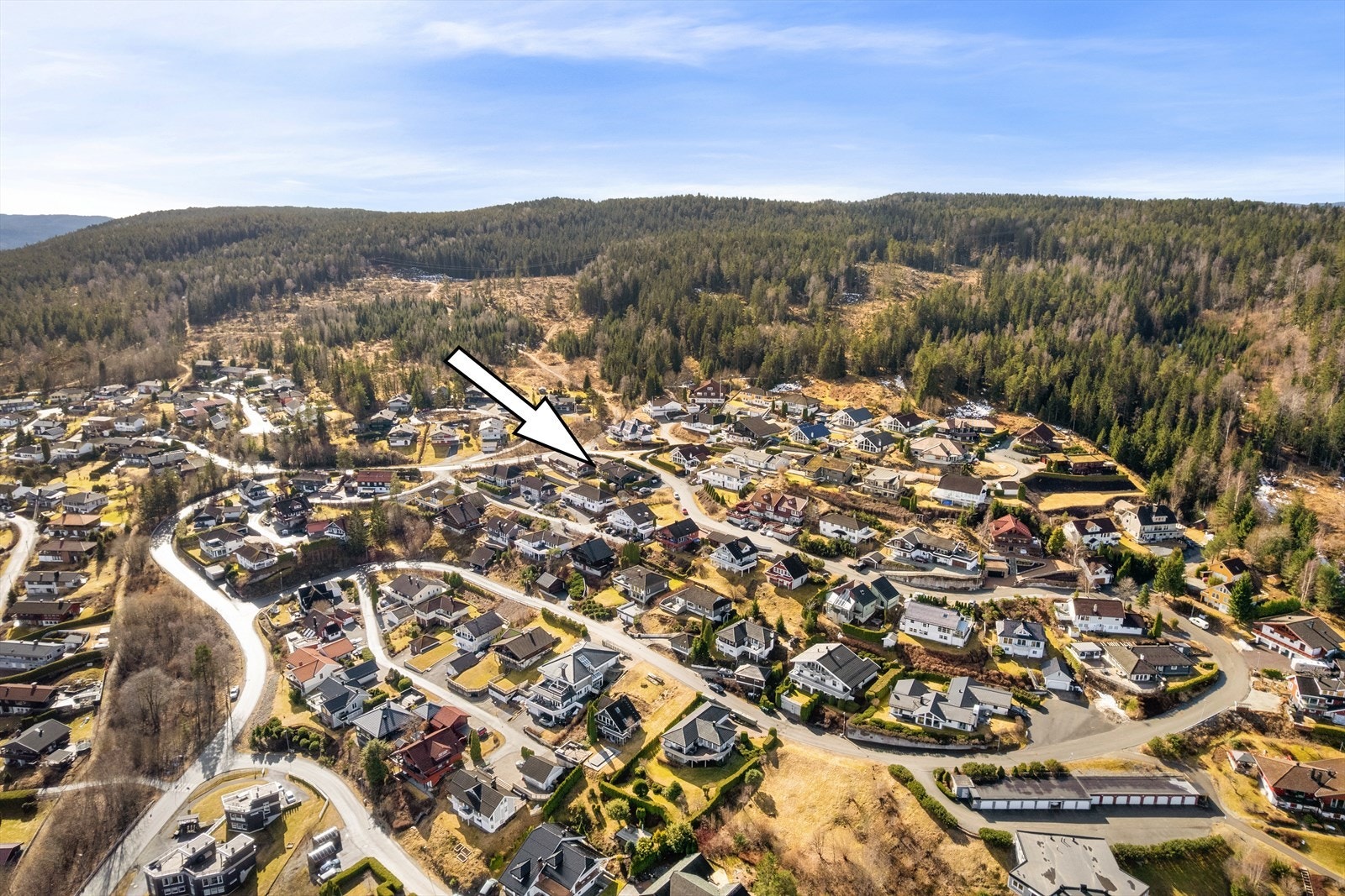 Fra boligen er det umiddelbar utgang til flotte tur- og rekreasjonsområder Galleribilde