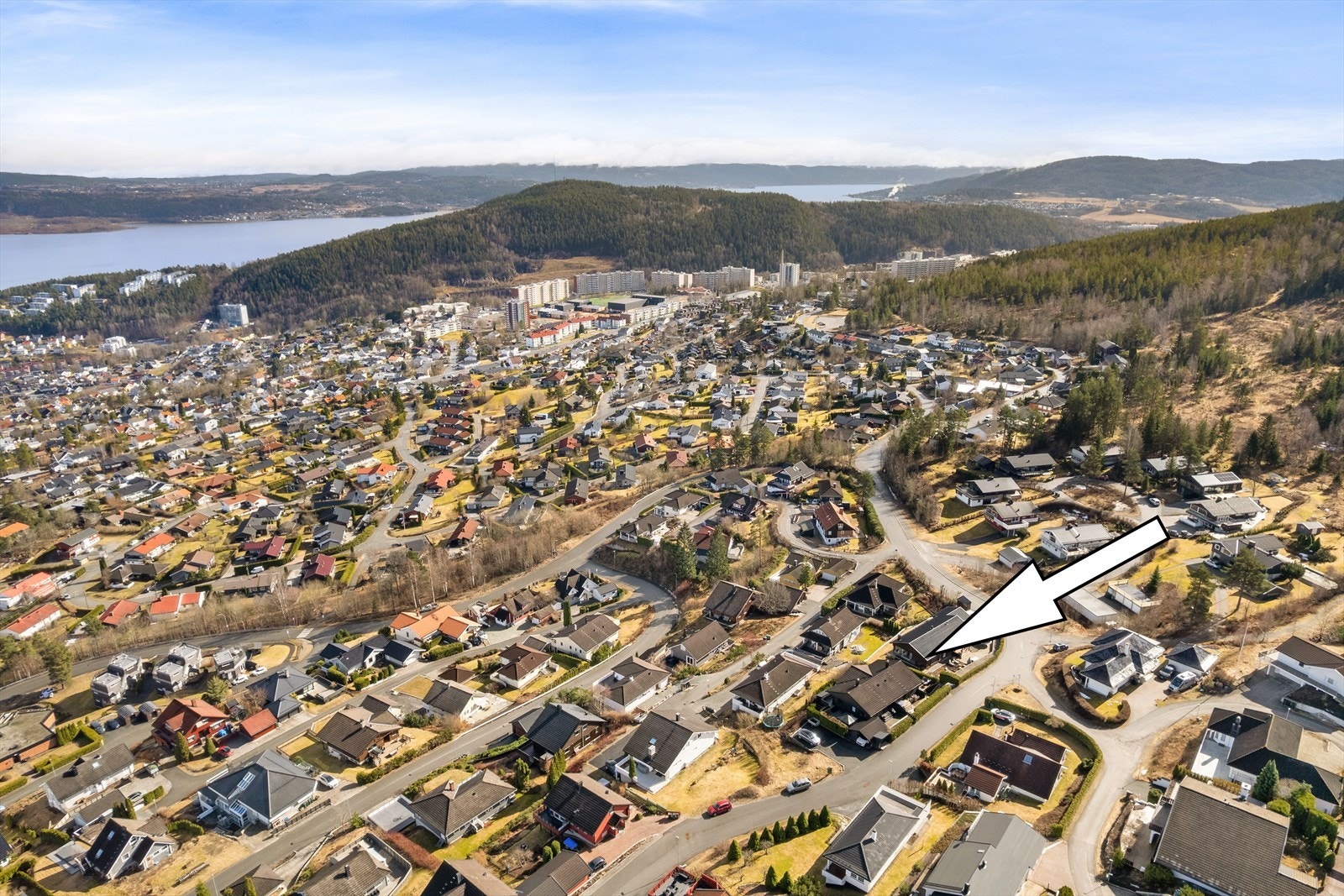 Her er det kort vei til både skogen, skole, barnheage og butikk Galleribilde