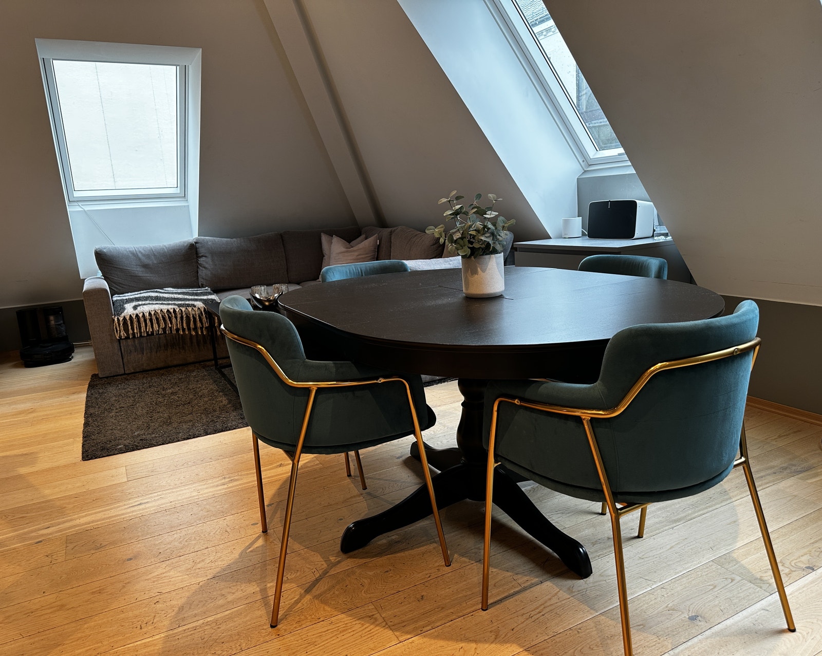 Plass til stort spisebord i stue Galleribilde