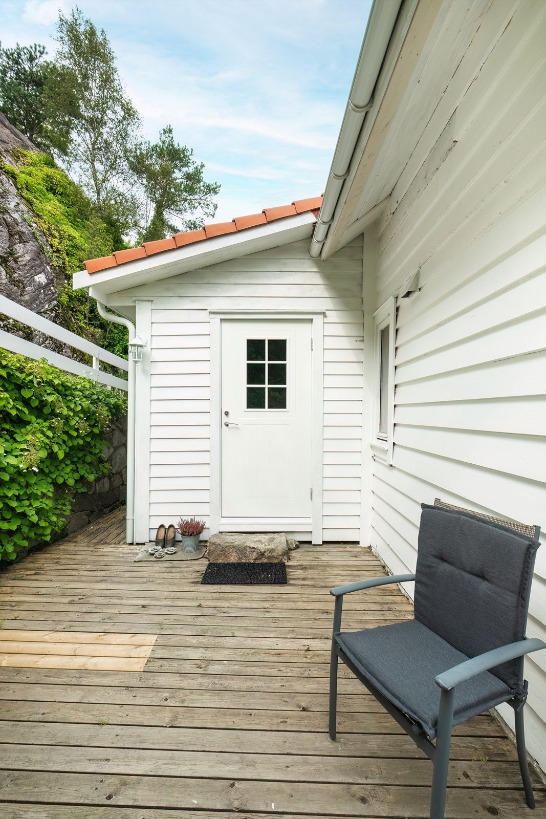 Sitteplass ved inngangspartiet Galleribilde
