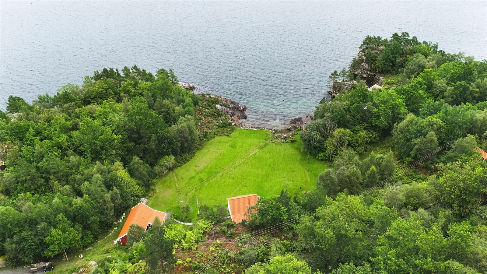 Eiendommen har lang strandlinje Galleribilde