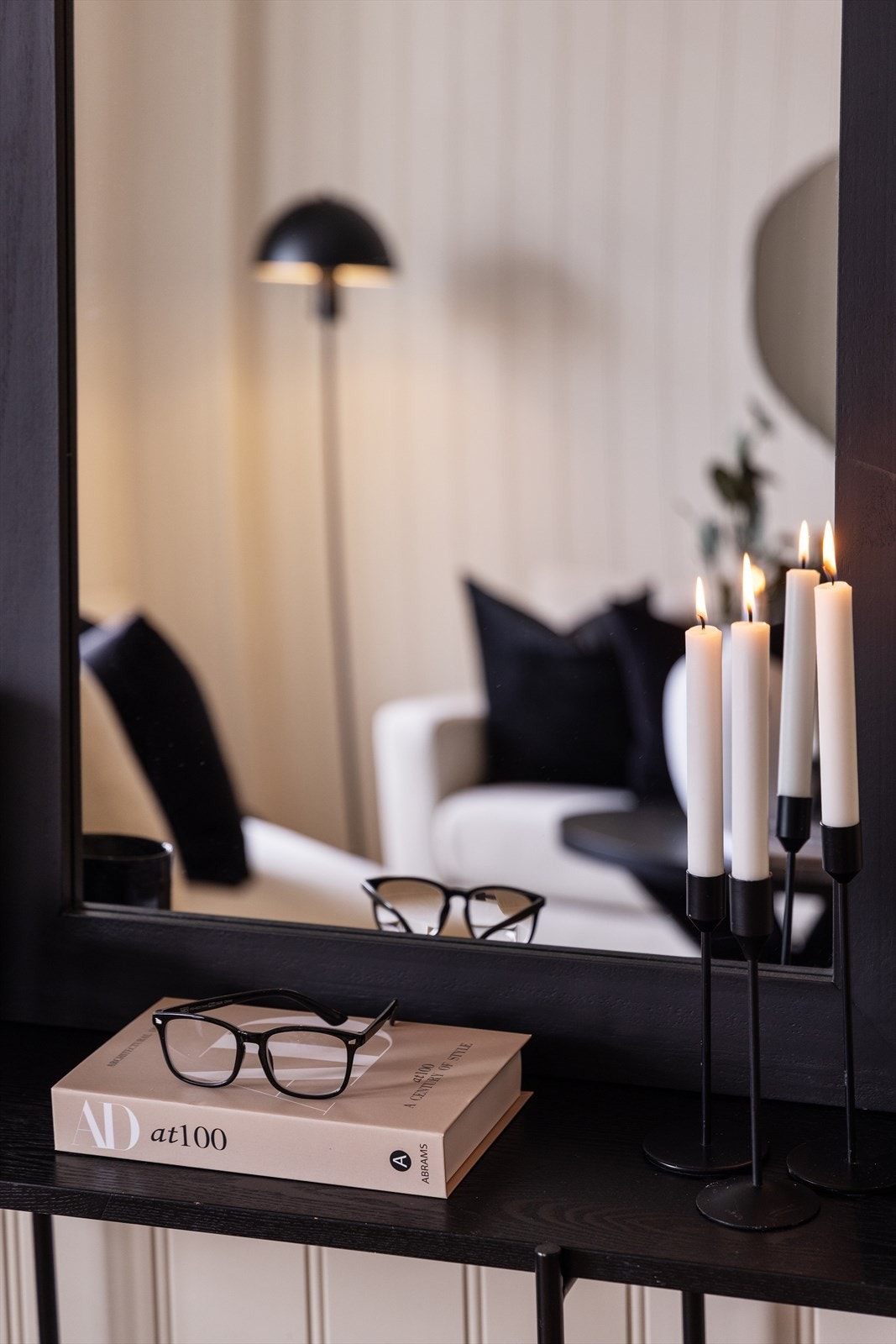 Gjennomtenkte detaljer og en helhetlig stil preger leiligheten. Galleribilde