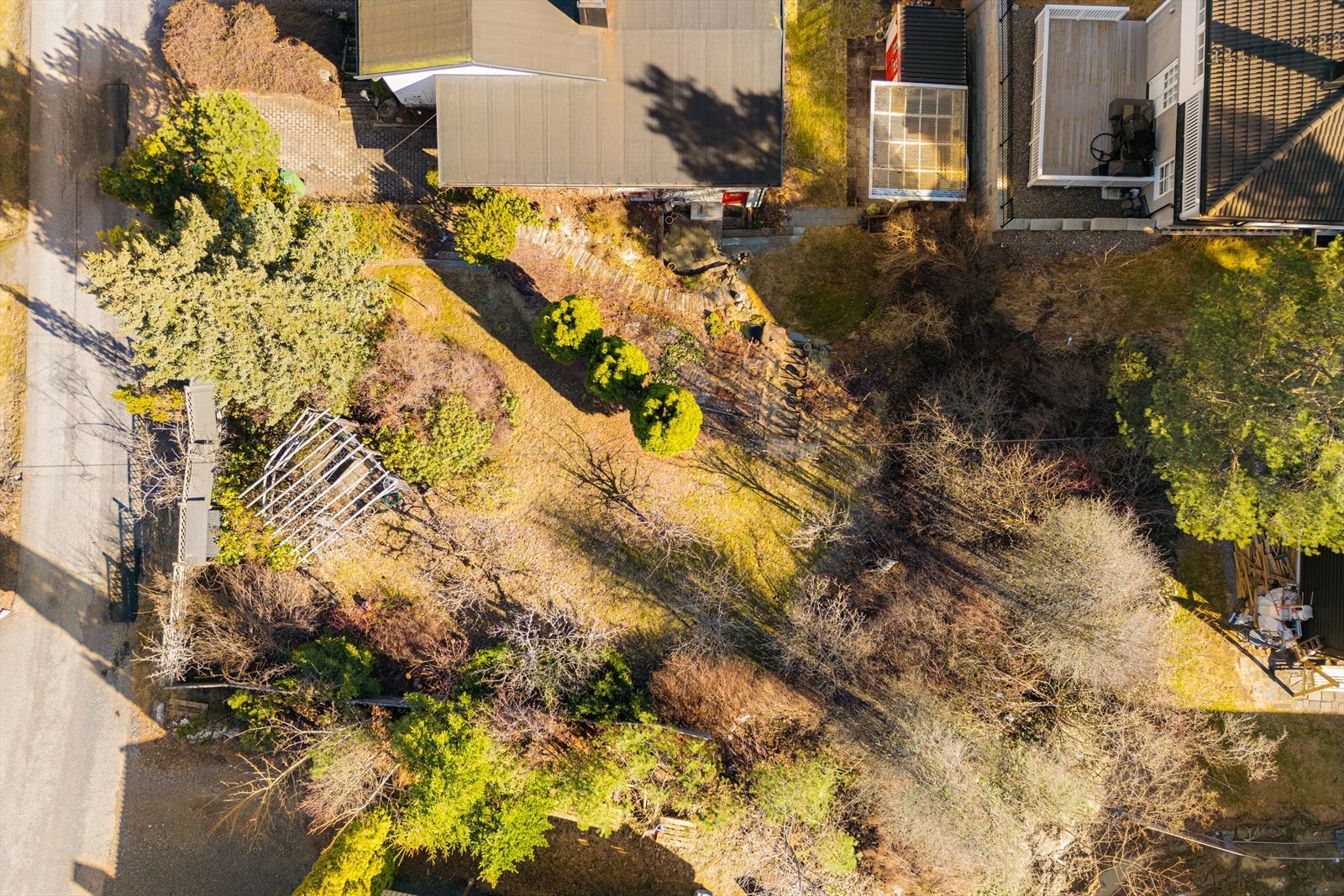 Tomten er på ca 416 kvm, BYA er på 25%. Galleribilde