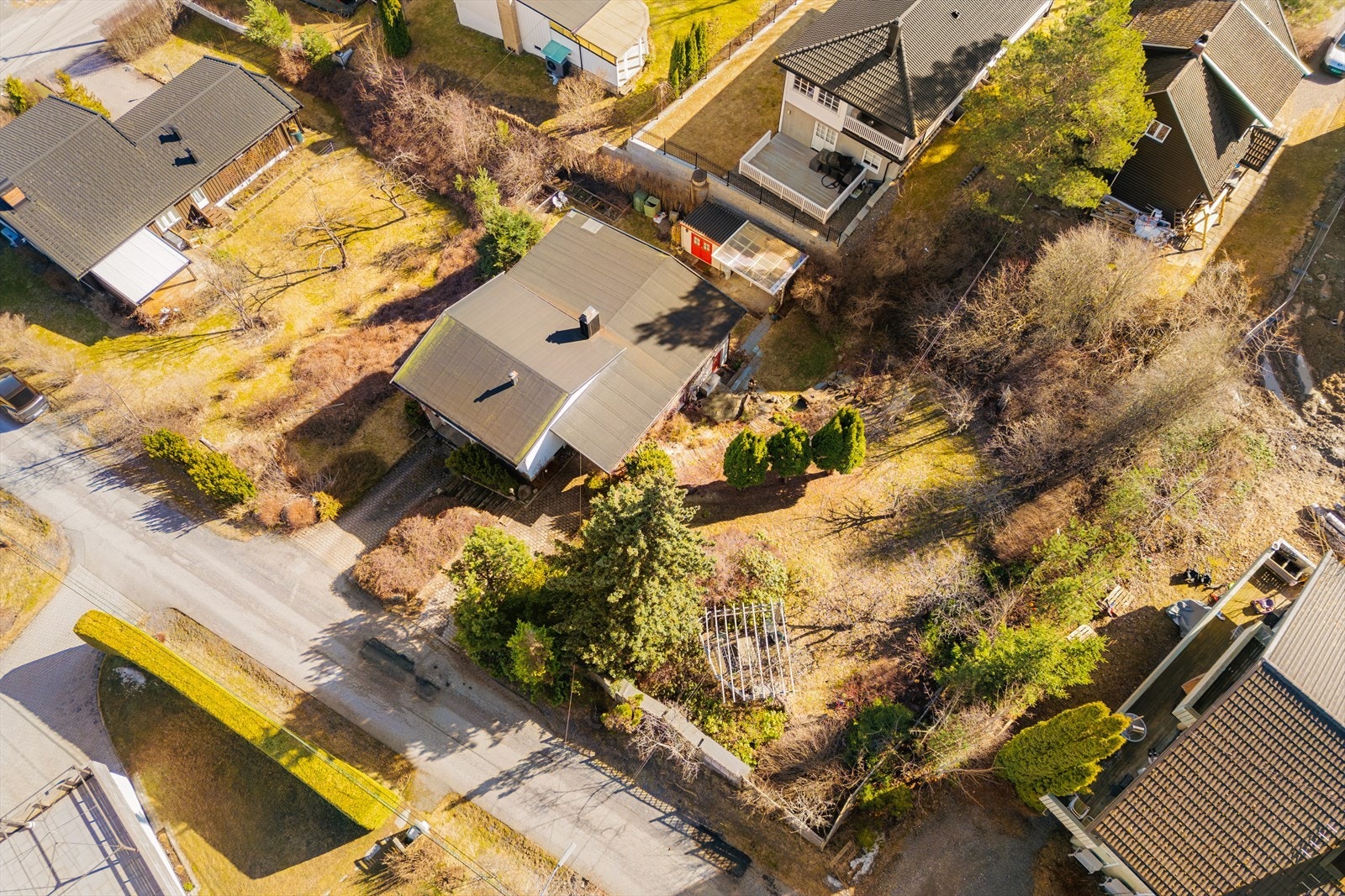 Vi har gleden av å presentere en flott tomt i Smievegen på Rælingen! Smievegen ligger i et familievennlig og rolig boområde. Fotograf: Fredrik Hansson Galleribilde