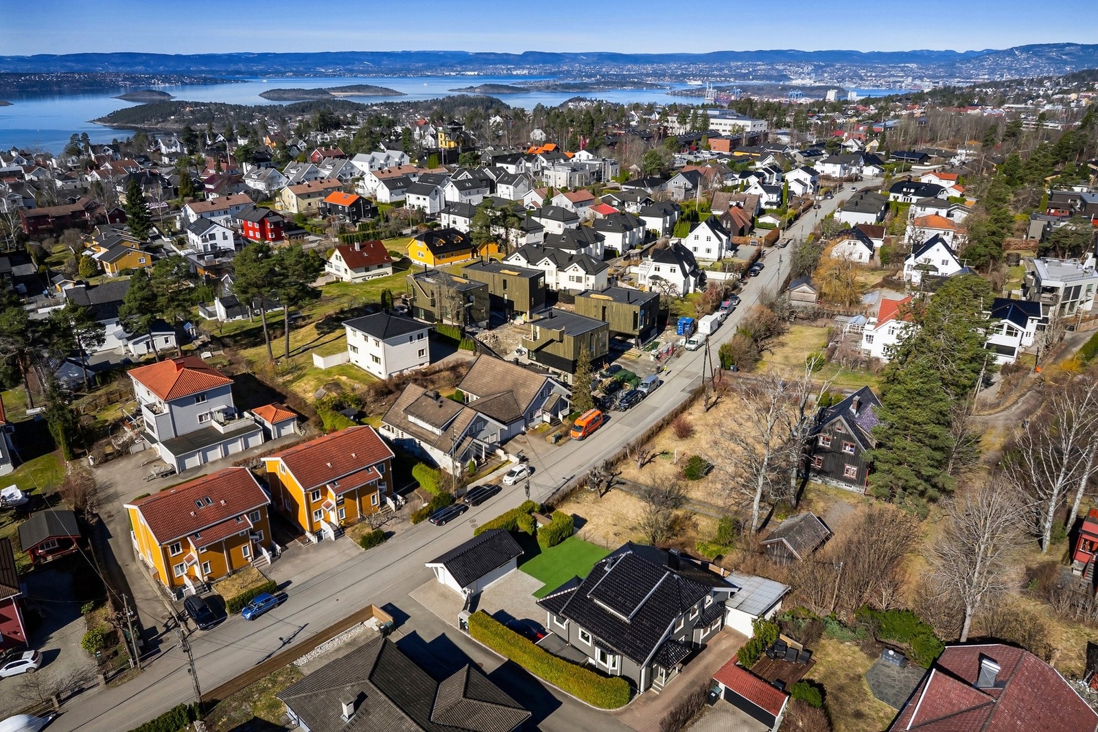 Området oppleves som trygt og barnevennlig med kort vei til fjorden, så vel som sentrum. Galleribilde