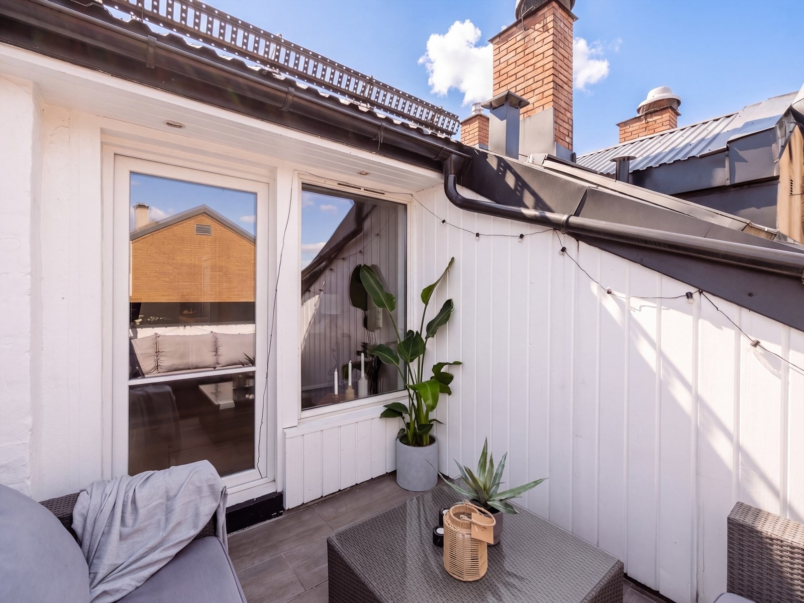 Leiligheten har en nord-vestvendt terrasse på ca. 6 kvm med adkomst fra stuen. Galleribilde