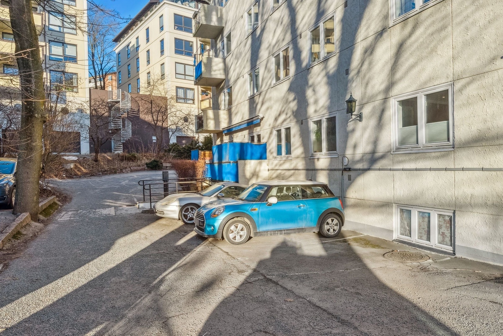 Egen eksklusiv/ privat biloppstillingsplass følger leiligheten. Galleribilde