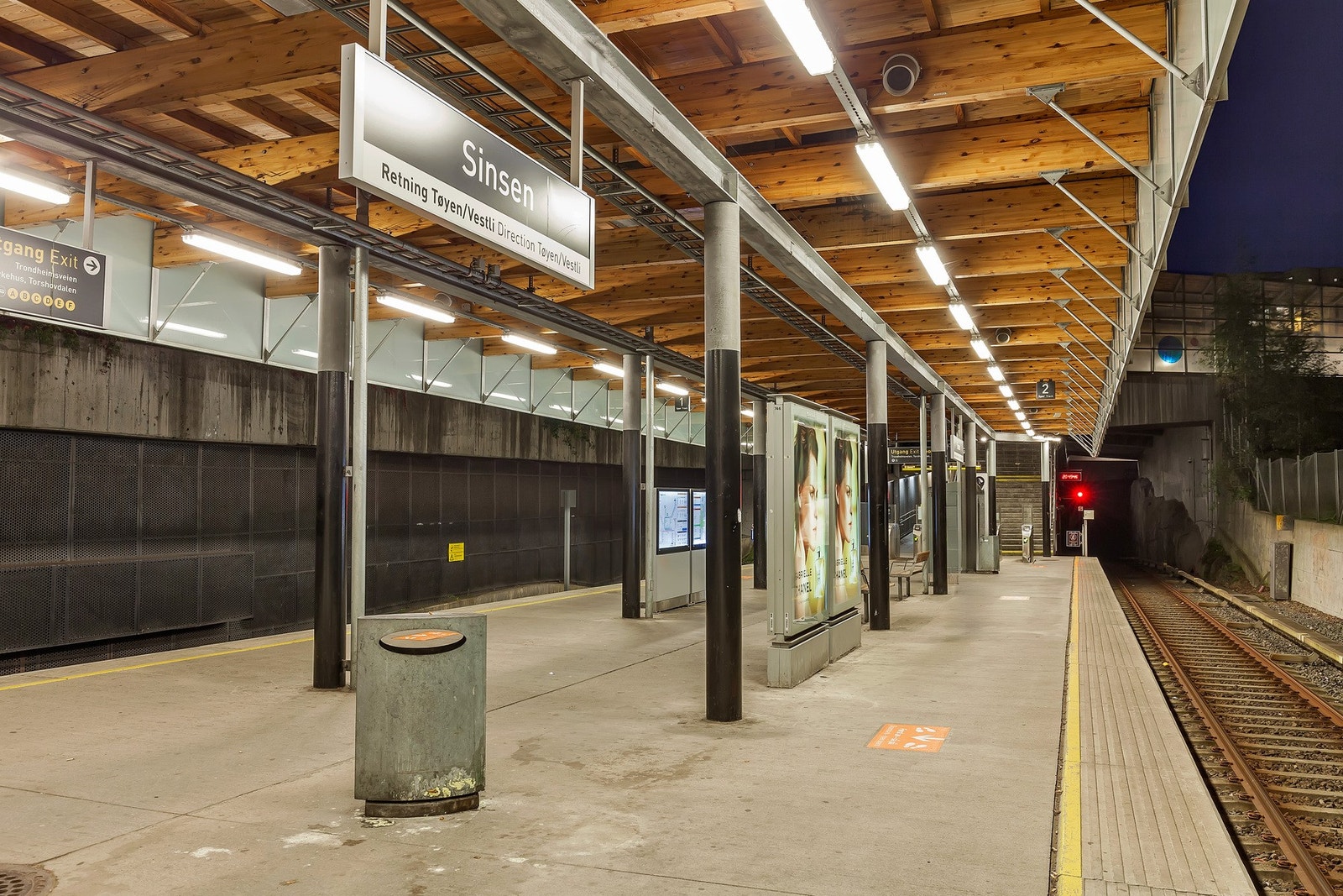 Svært gode kollektivforbindelser med T-bane, buss og trikk i nærheten. Galleribilde