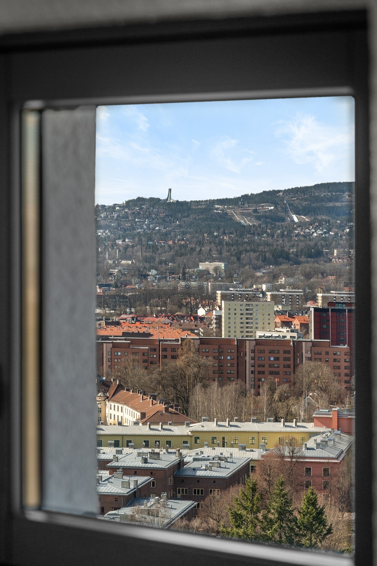 Nyt måltidene med flott utsikt over byen fra spiseplassen. Galleribilde