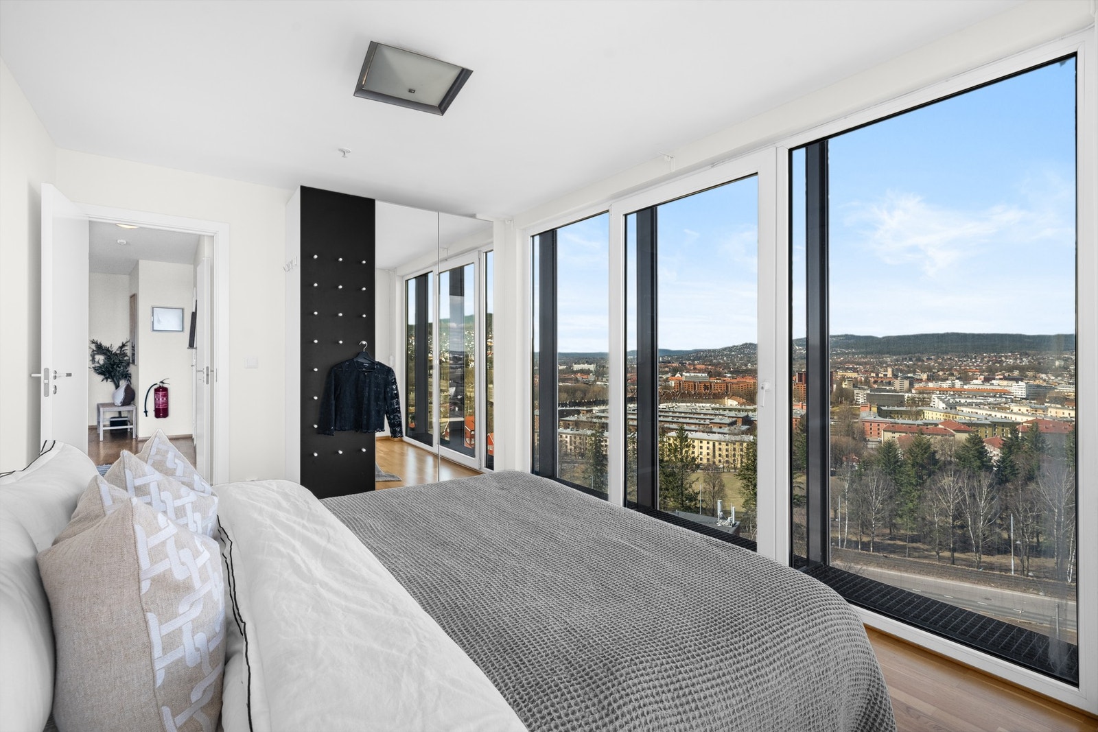 Våkne opp til utsikt over byen - en kvalitet få boliger kan tilby. Galleribilde