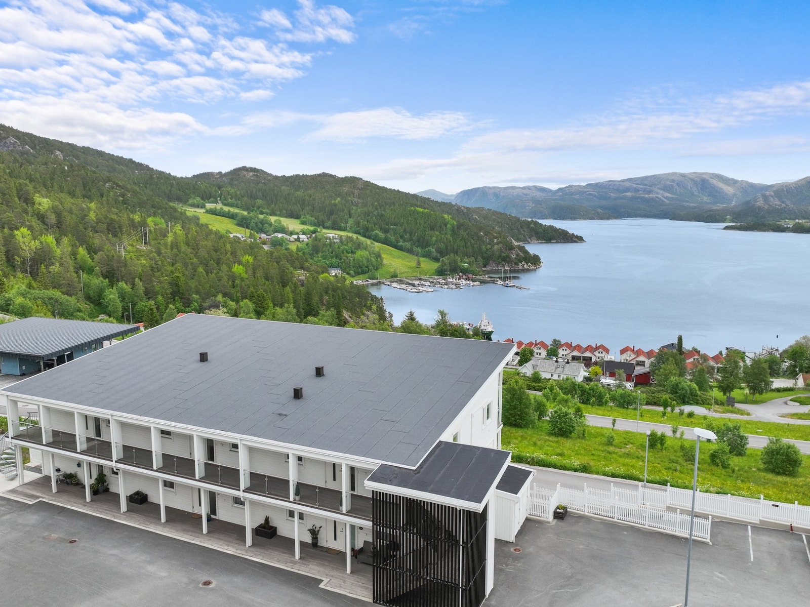 Beliggenhet i enden av blindvei - rolig og barnevennlig. Galleribilde