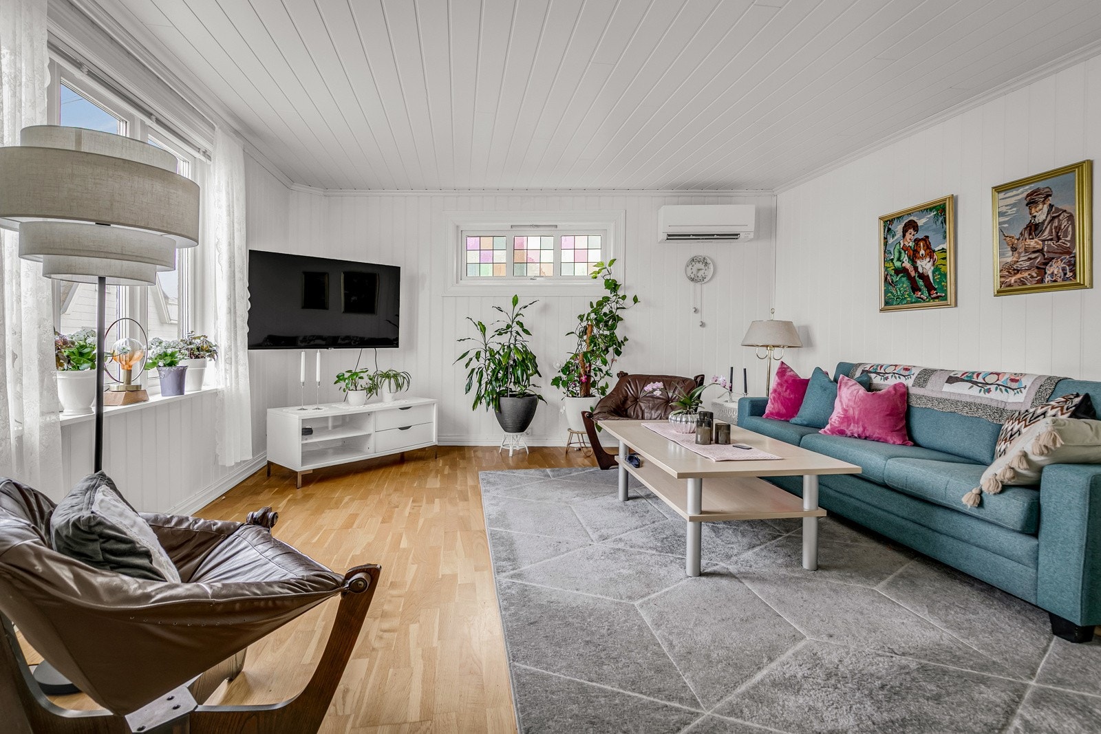 Lys og luftig stue med varmepumpe. Galleribilde
