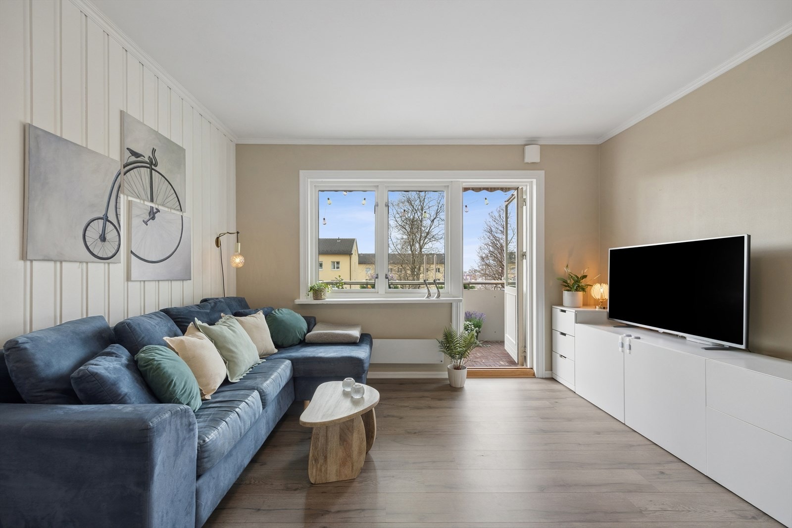 God plass til sofa og stor tv for den som ønsker. Galleribilde