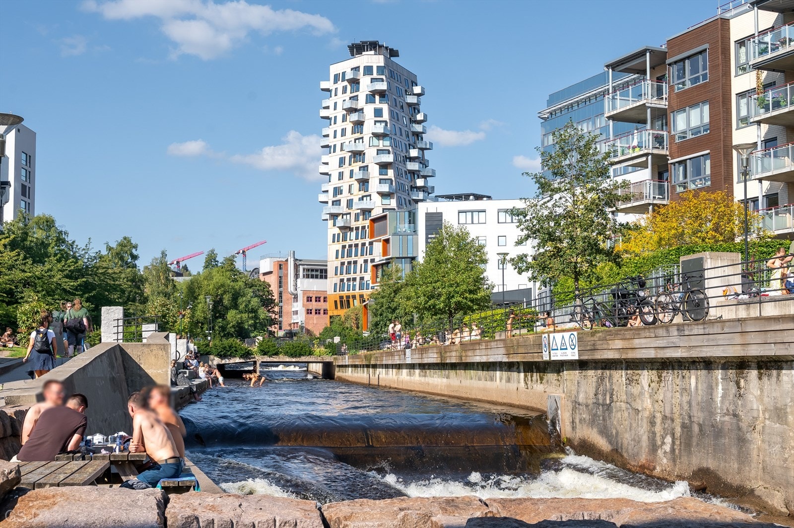 Nydalen badeplass er perfekt for et avkjølende bad på varme sommerdager. Galleribilde