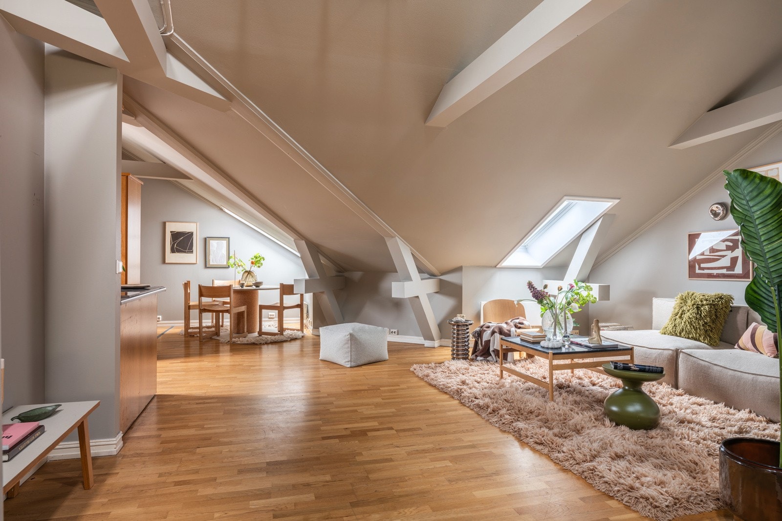 Leiligheten har behov for noe modernisering for å tilfredsstille dagens krav til standard. Galleribilde