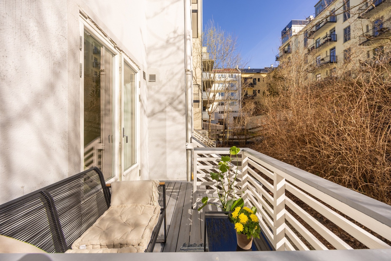 Terrassen vil fungere som en forlengelse av stuen på vår- og sommerhalvåret, og er noe du garantert vil sette pris på. Galleribilde