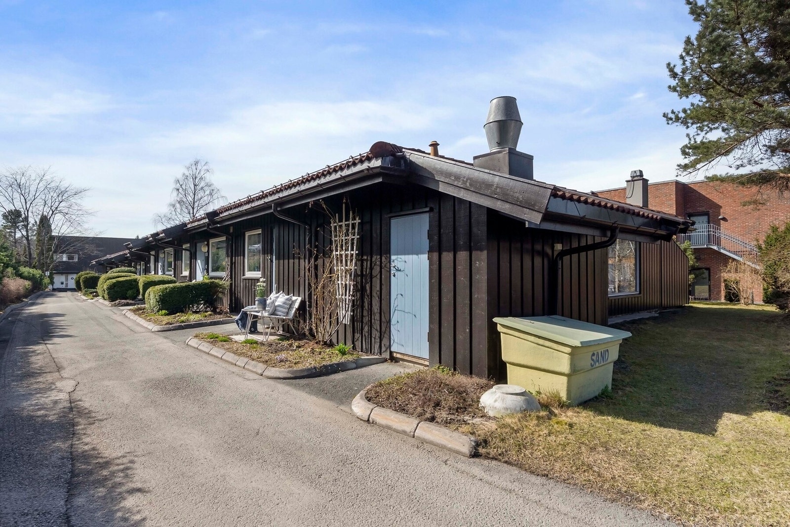 Her samles ofte naboer til morgenkaffe og hyggelige samtaler. Galleribilde