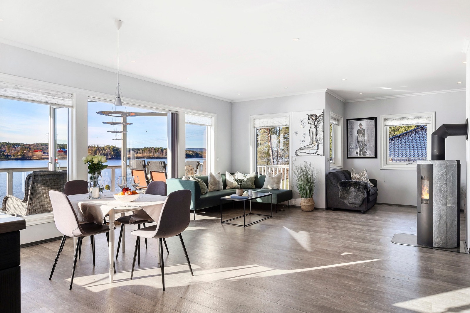 Peisovn i stue. Galleribilde
