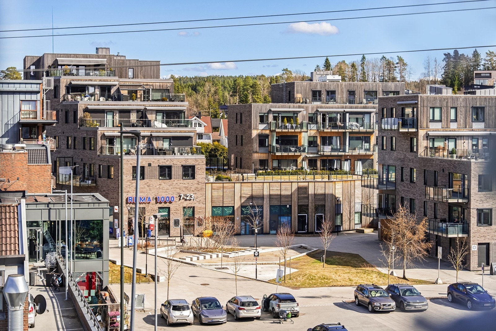 Nærområde - Greverud Torg med matbutikker, restauranter og servicetilbud Galleribilde