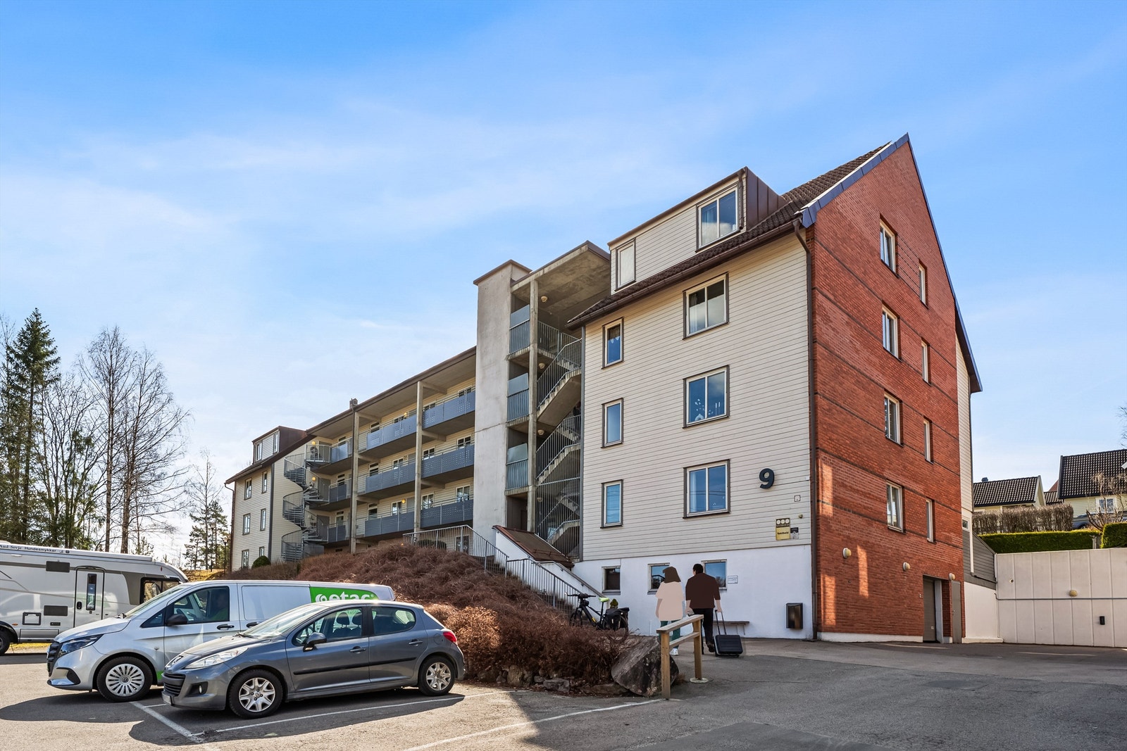Fasade Flåtestadveien 9 - leiligheten ligger som endeleilighet i 2.etg Galleribilde