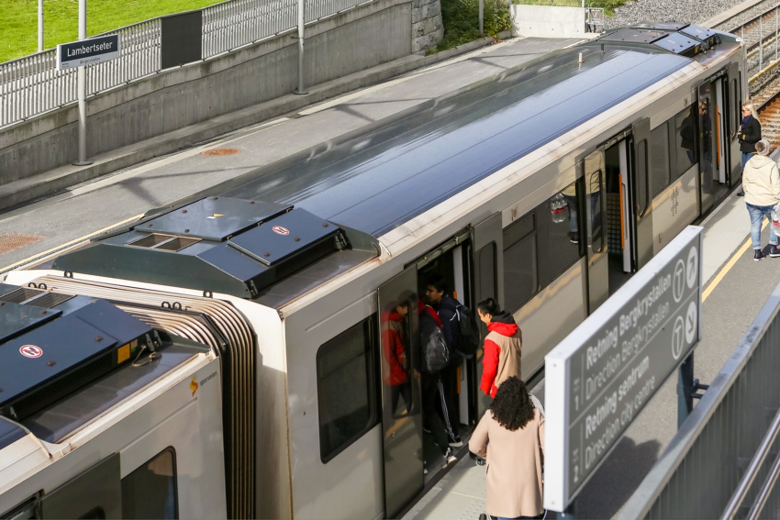 Området gir mulighet for offentlig kommunikasjon via buss og T-bane. Galleribilde